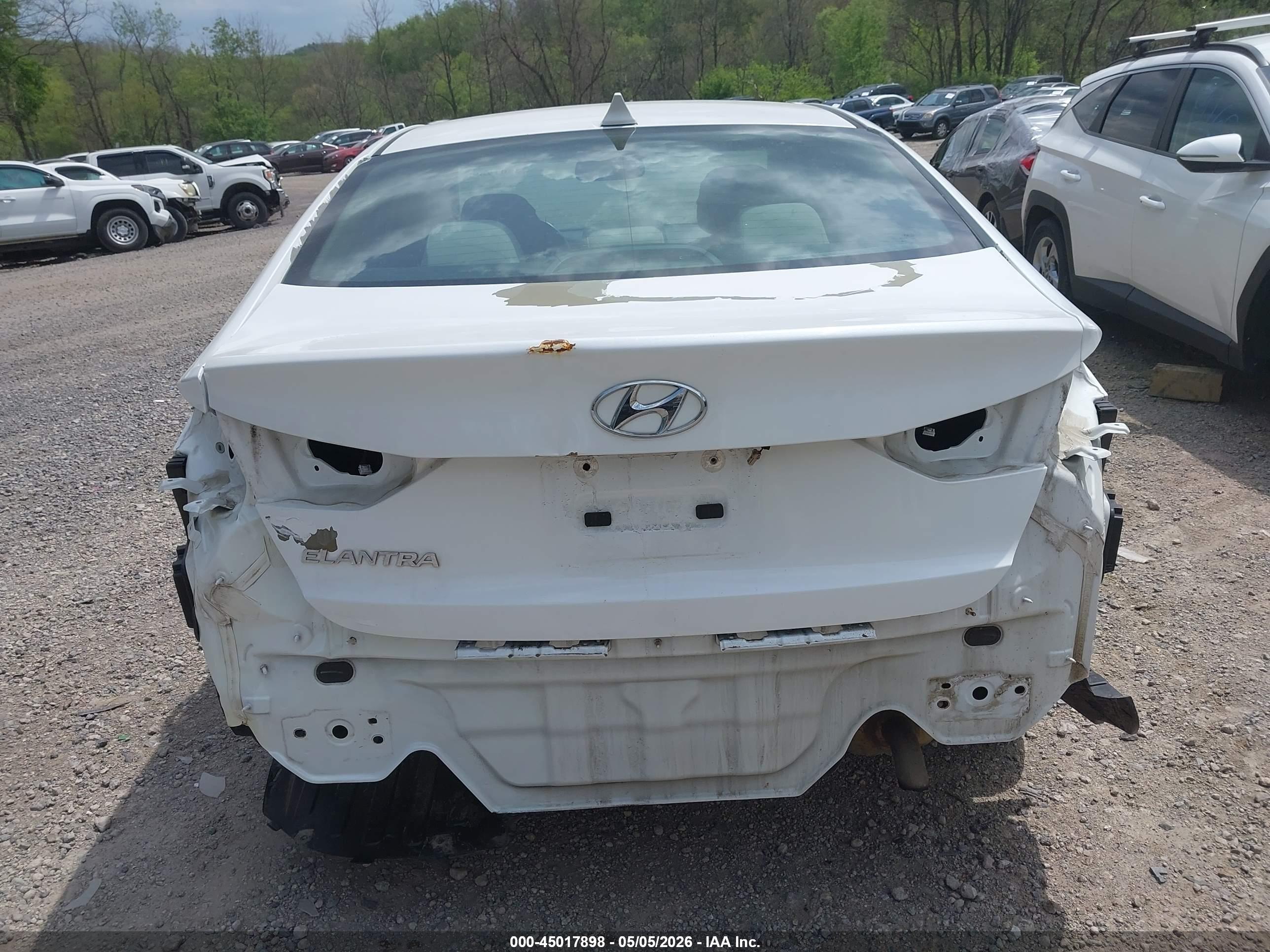 HYUNDAI ELANTRA image 6
