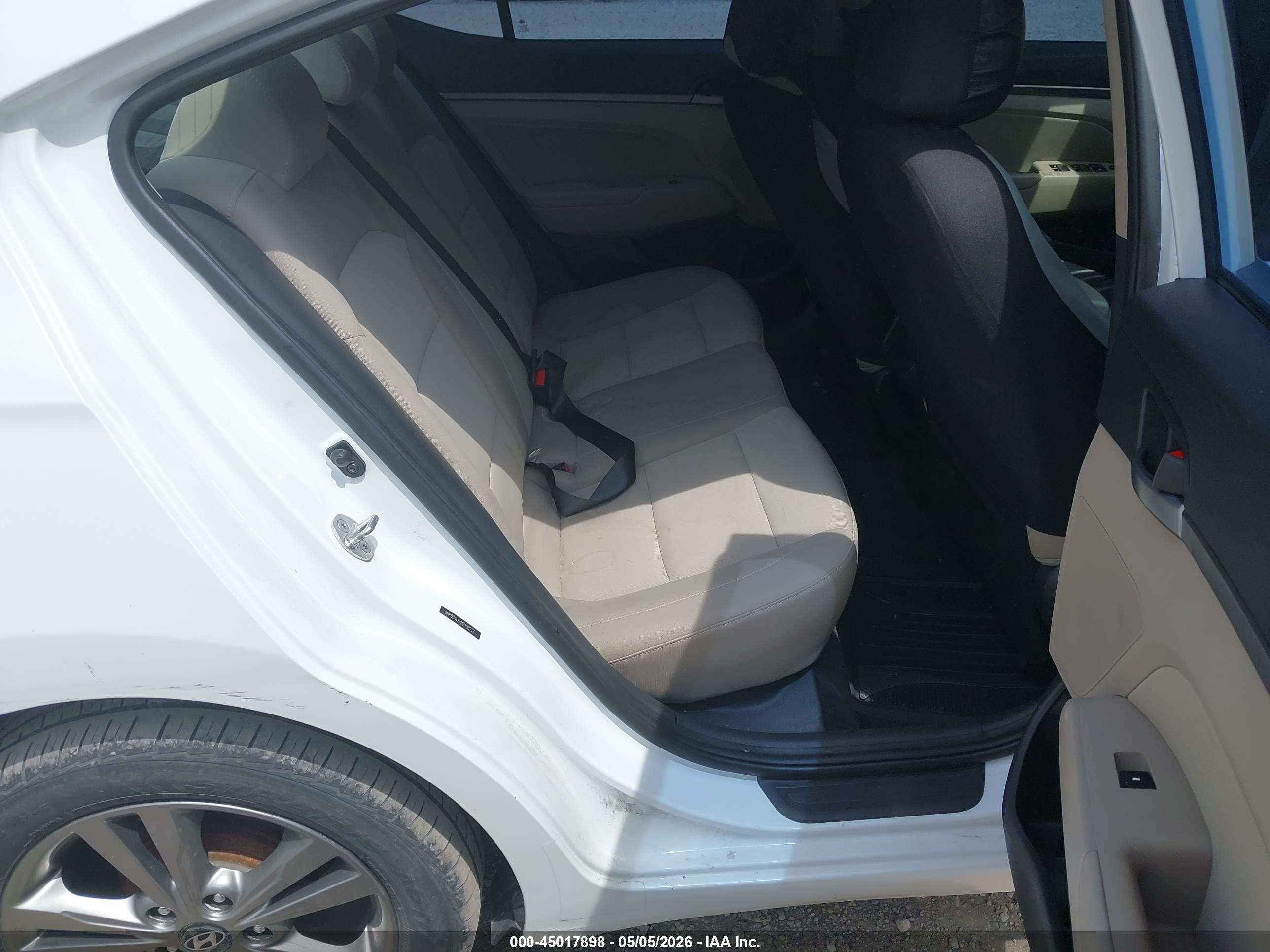 HYUNDAI ELANTRA image 8