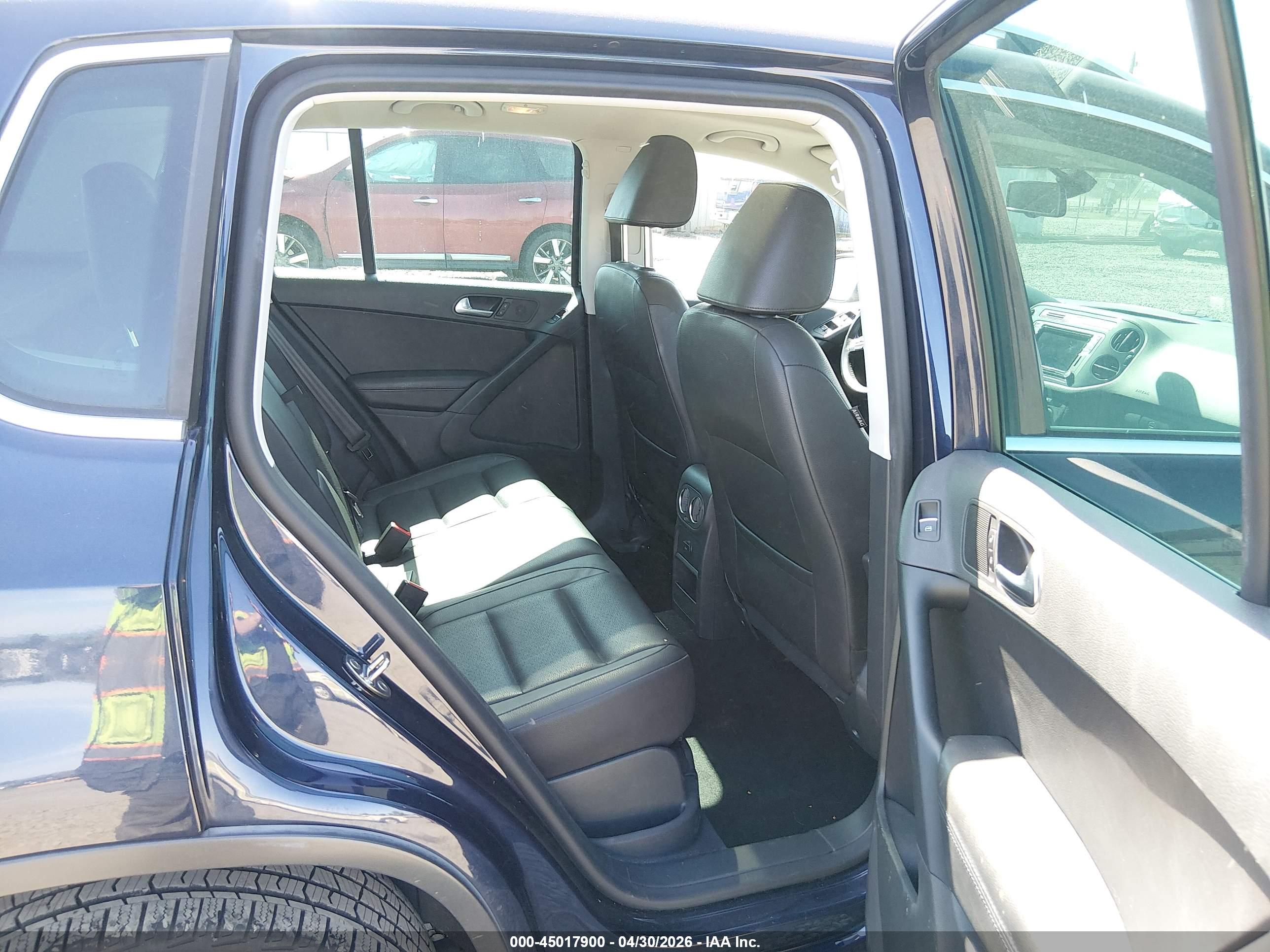 VOLKSWAGEN TIGUAN image 8