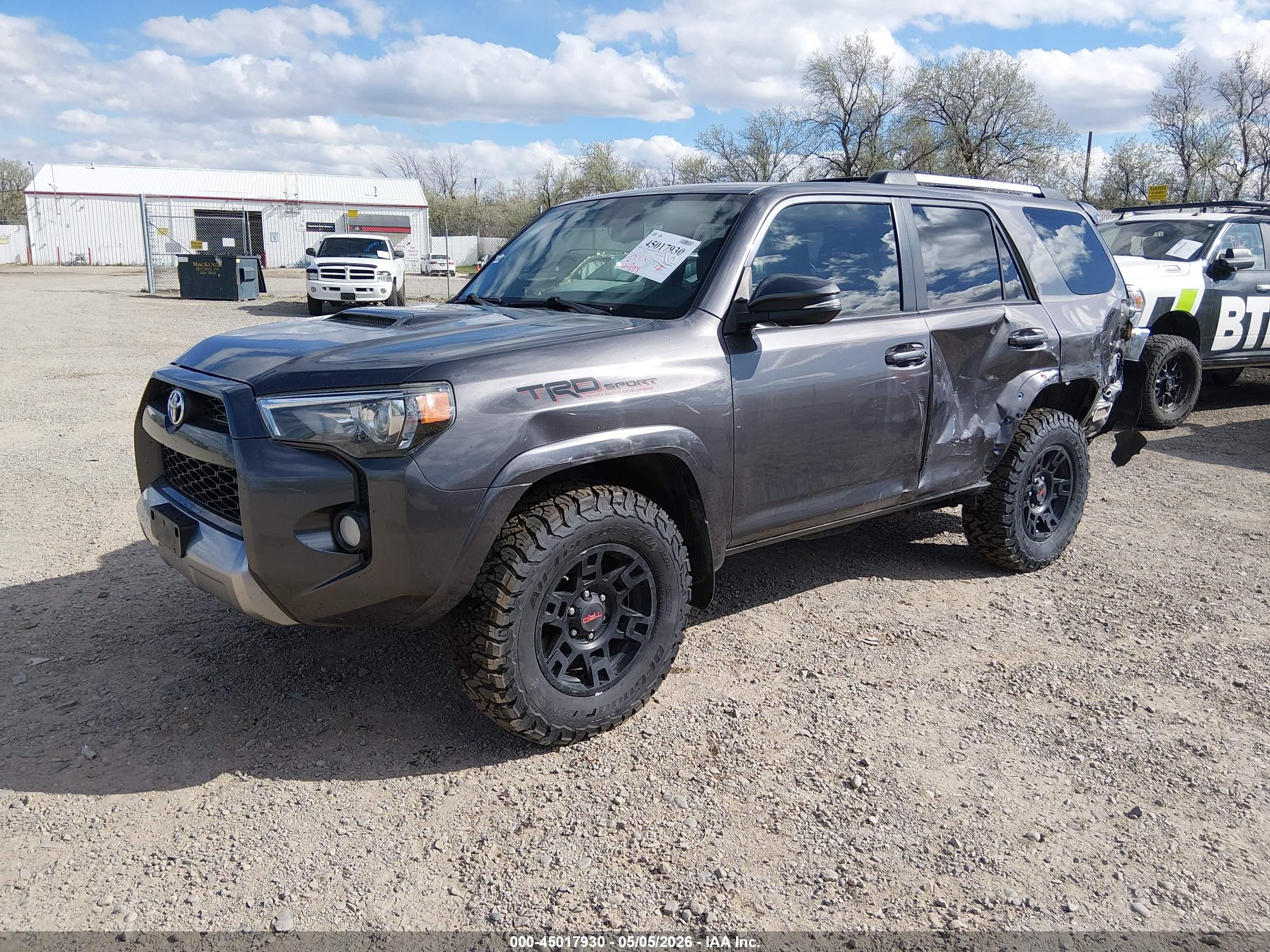TOYOTA 4RUNNER image 2