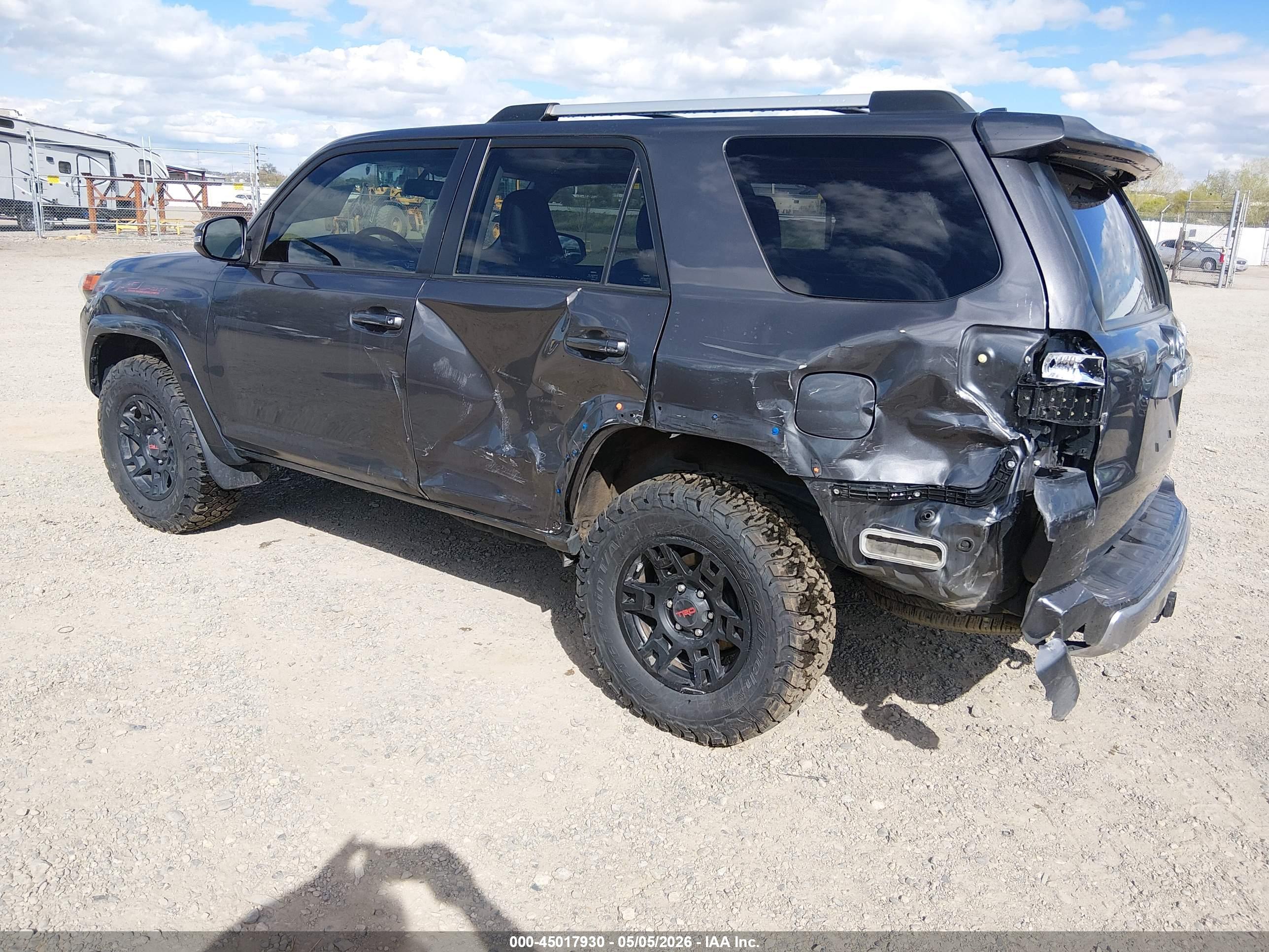 TOYOTA 4RUNNER image 3
