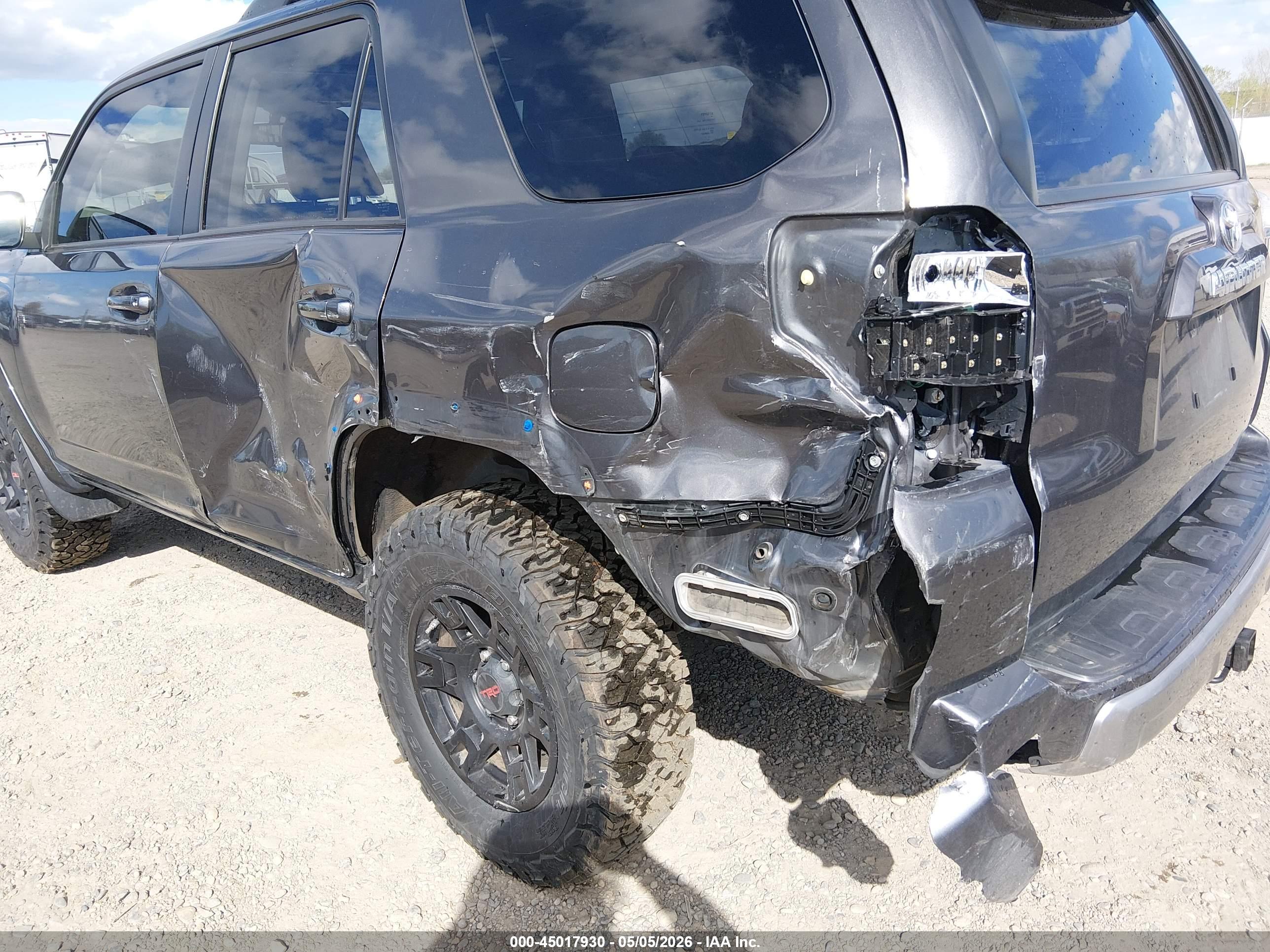 TOYOTA 4RUNNER image 6