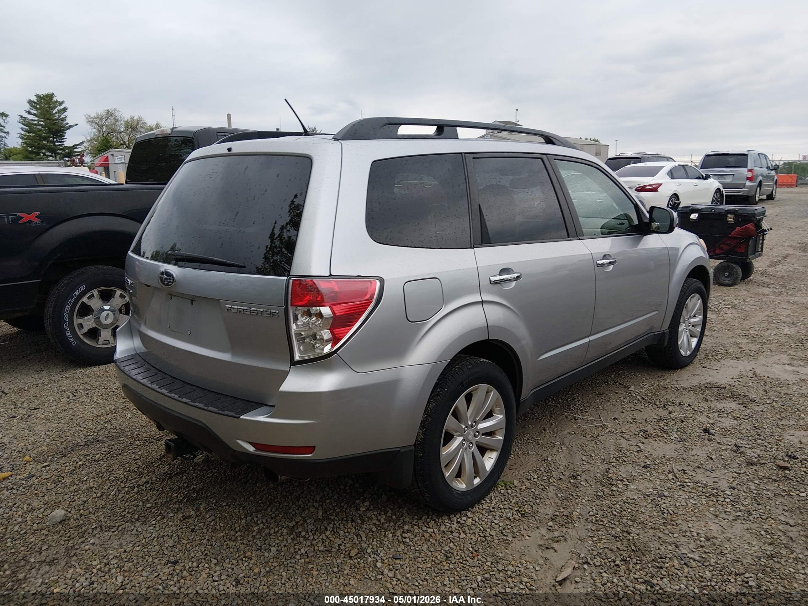 SUBARU FORESTER image 4