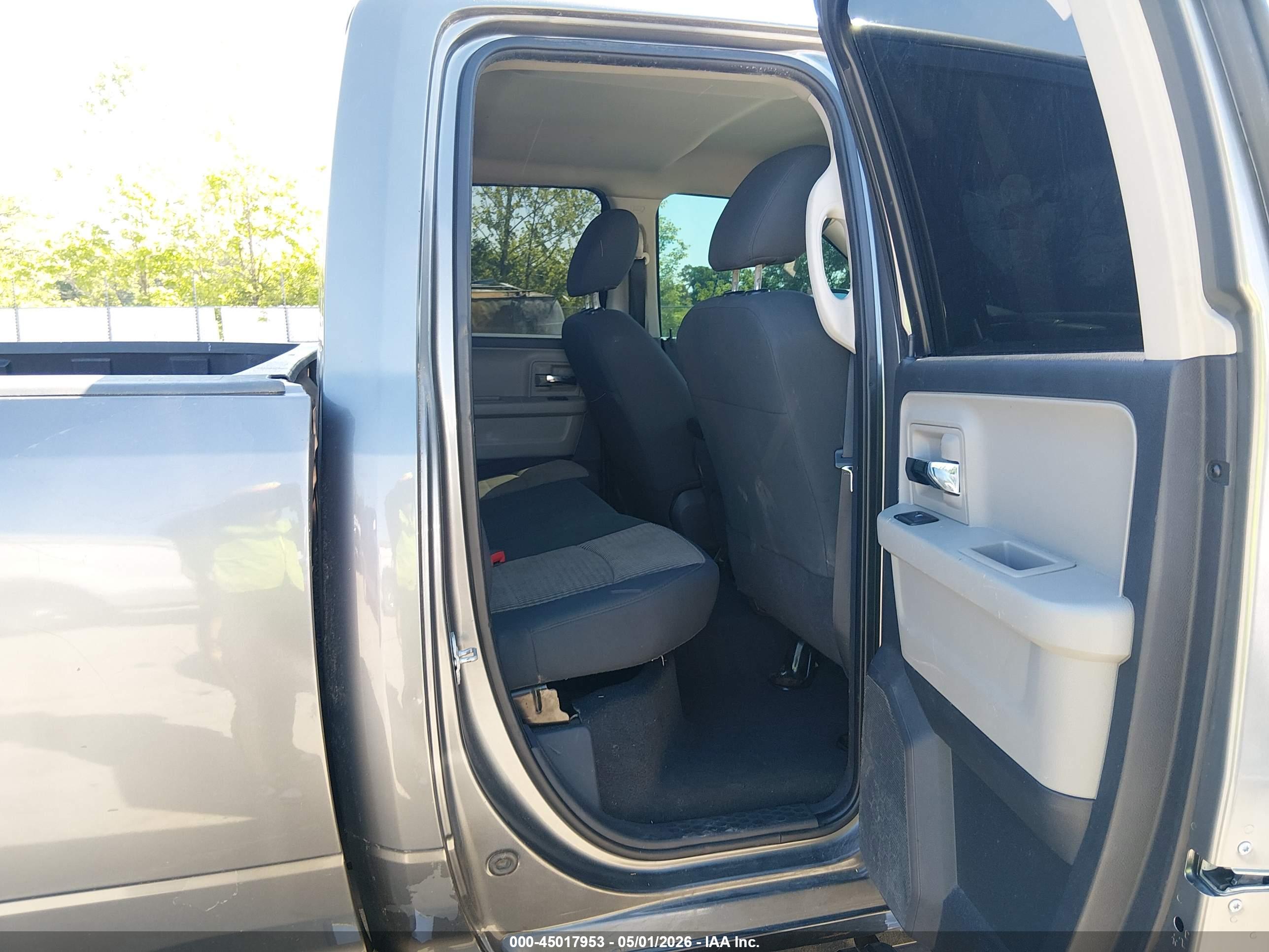 DODGE RAM image 8