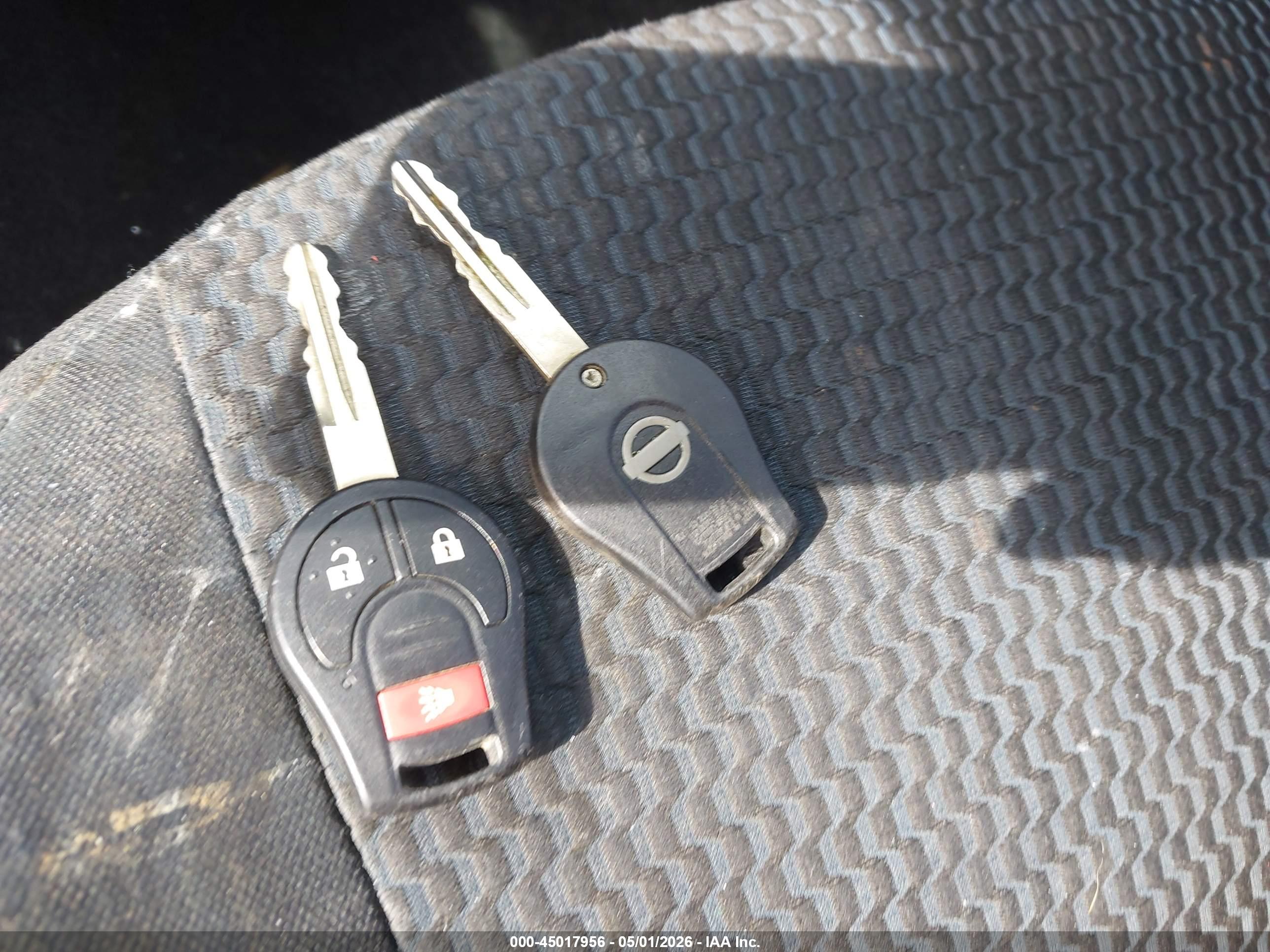 NISSAN VERSA image 11