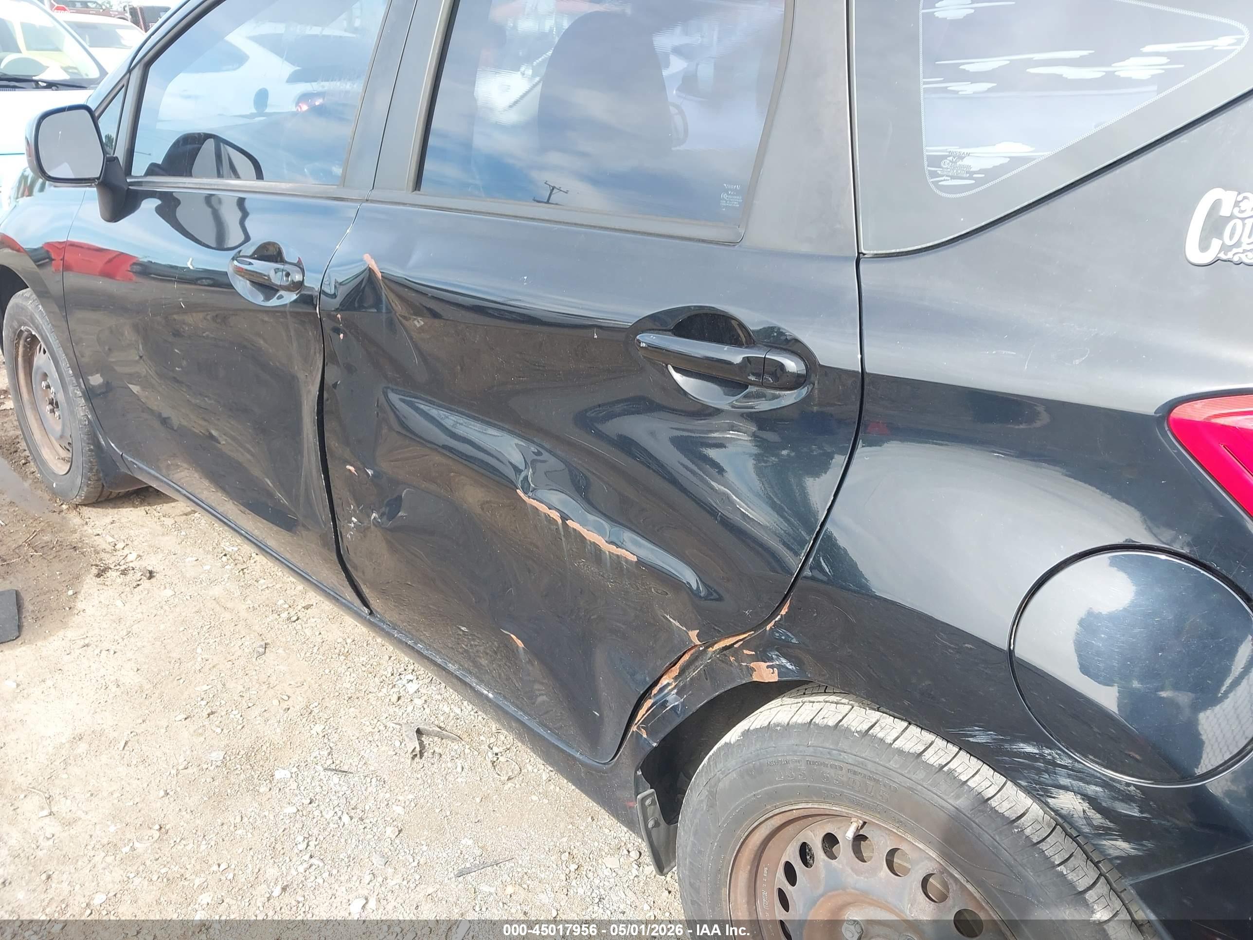 NISSAN VERSA image 6