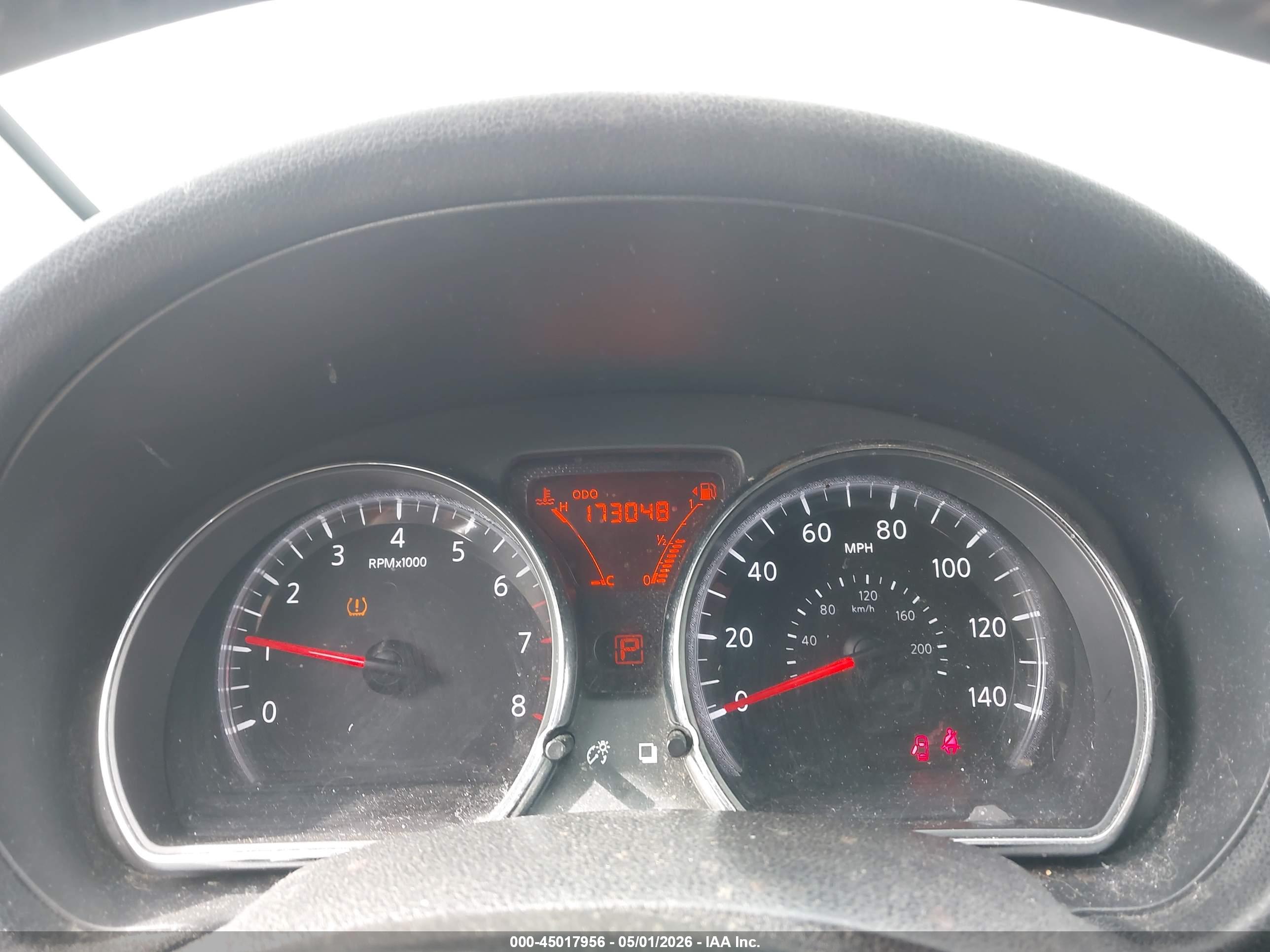 NISSAN VERSA image 7