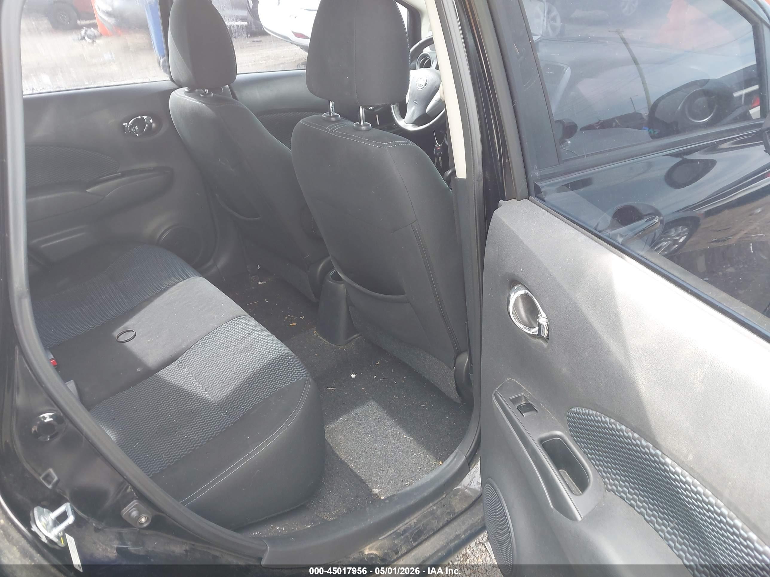 NISSAN VERSA image 8