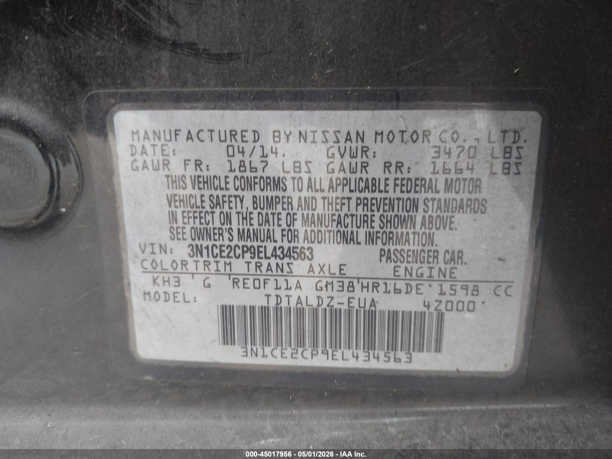 NISSAN VERSA image 9