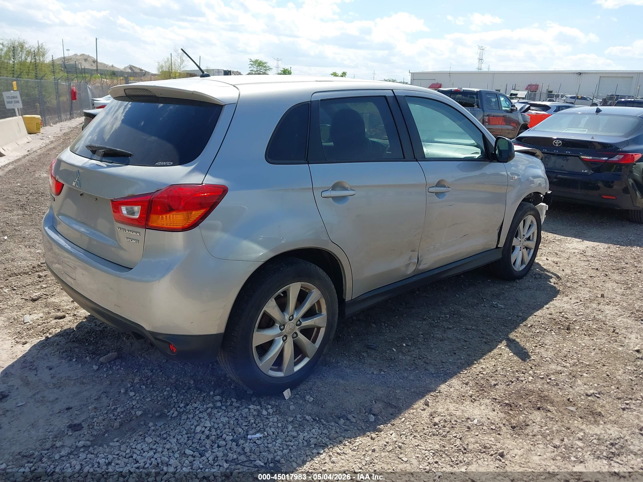 MITSUBISHI OUTLANDER image 4