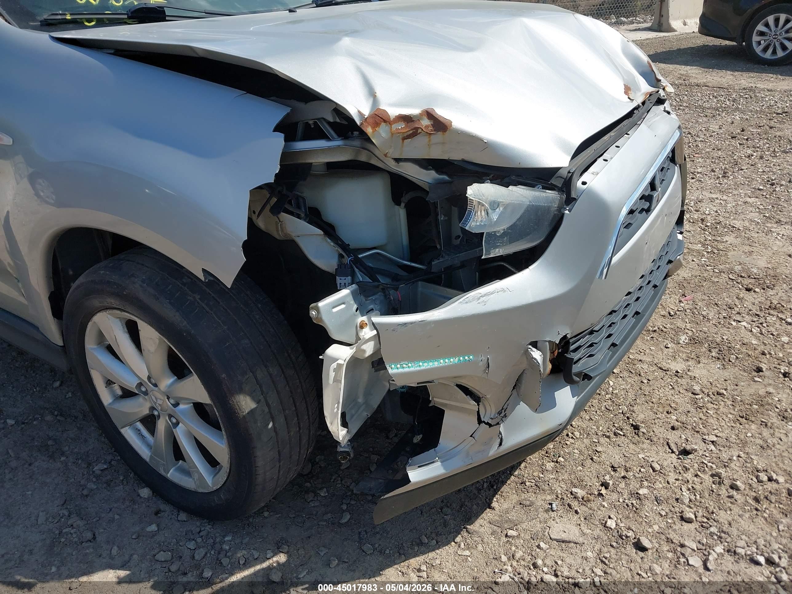 MITSUBISHI OUTLANDER image 6