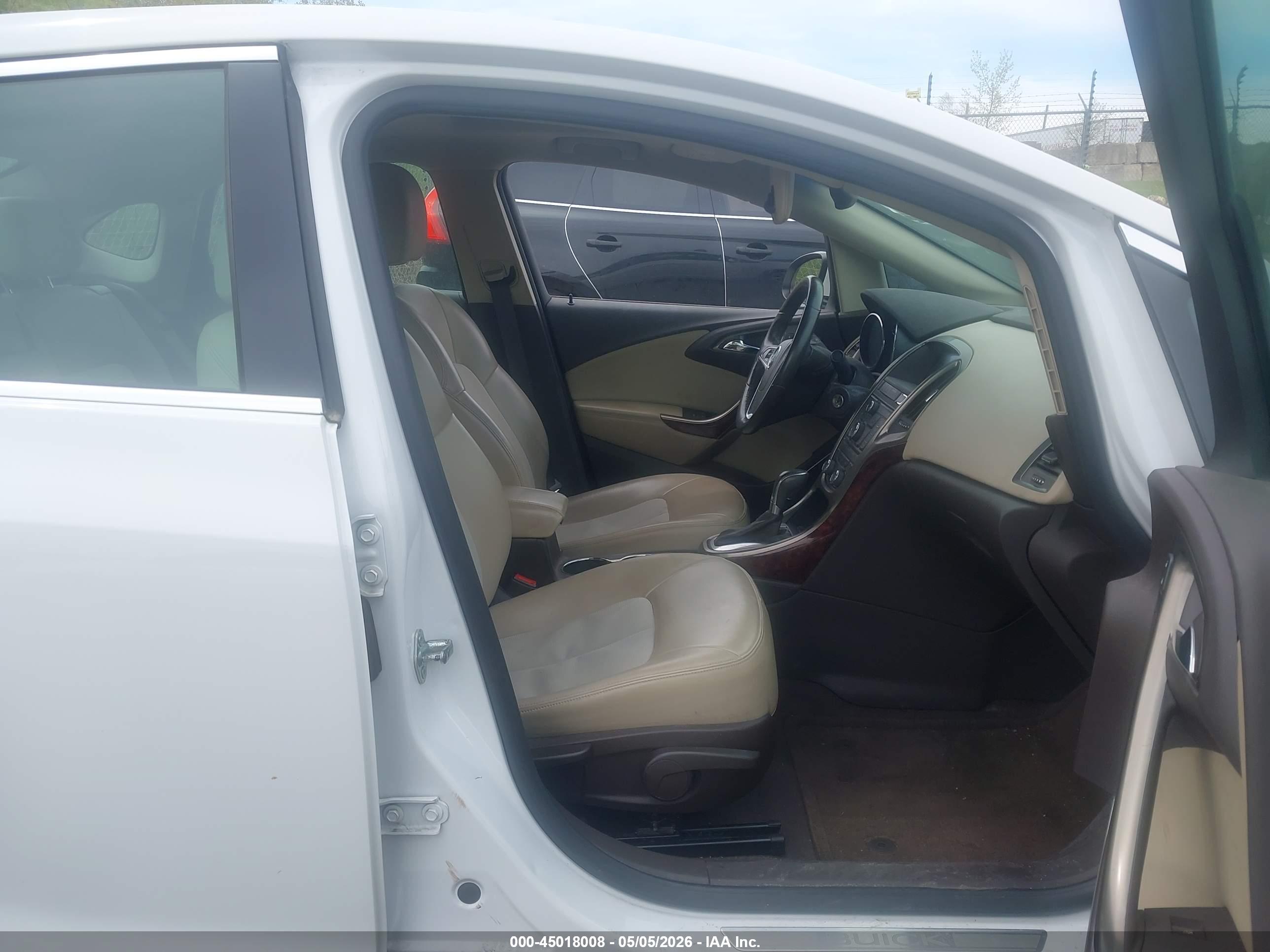 BUICK VERANO image 5