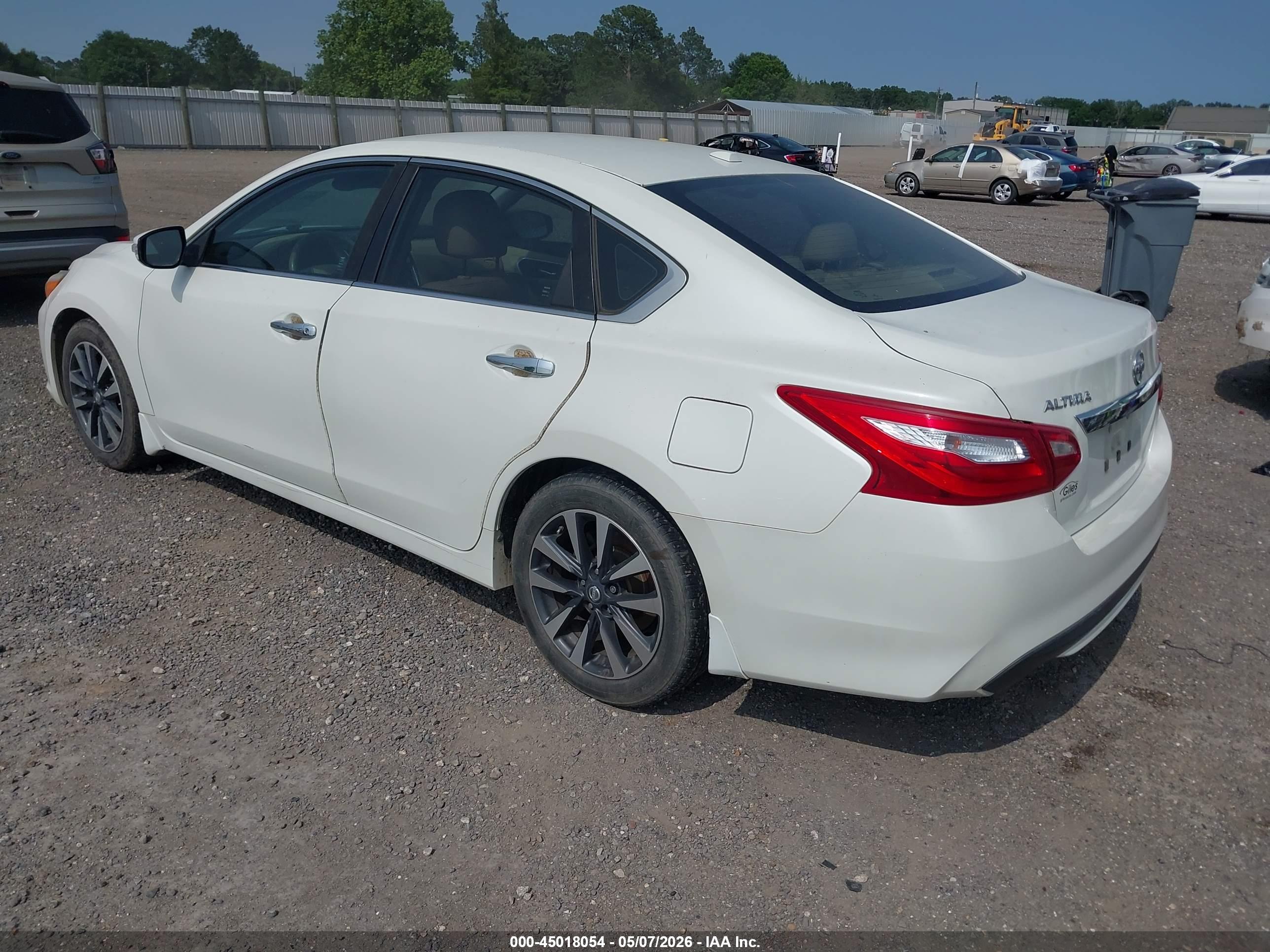 NISSAN ALTIMA image 3
