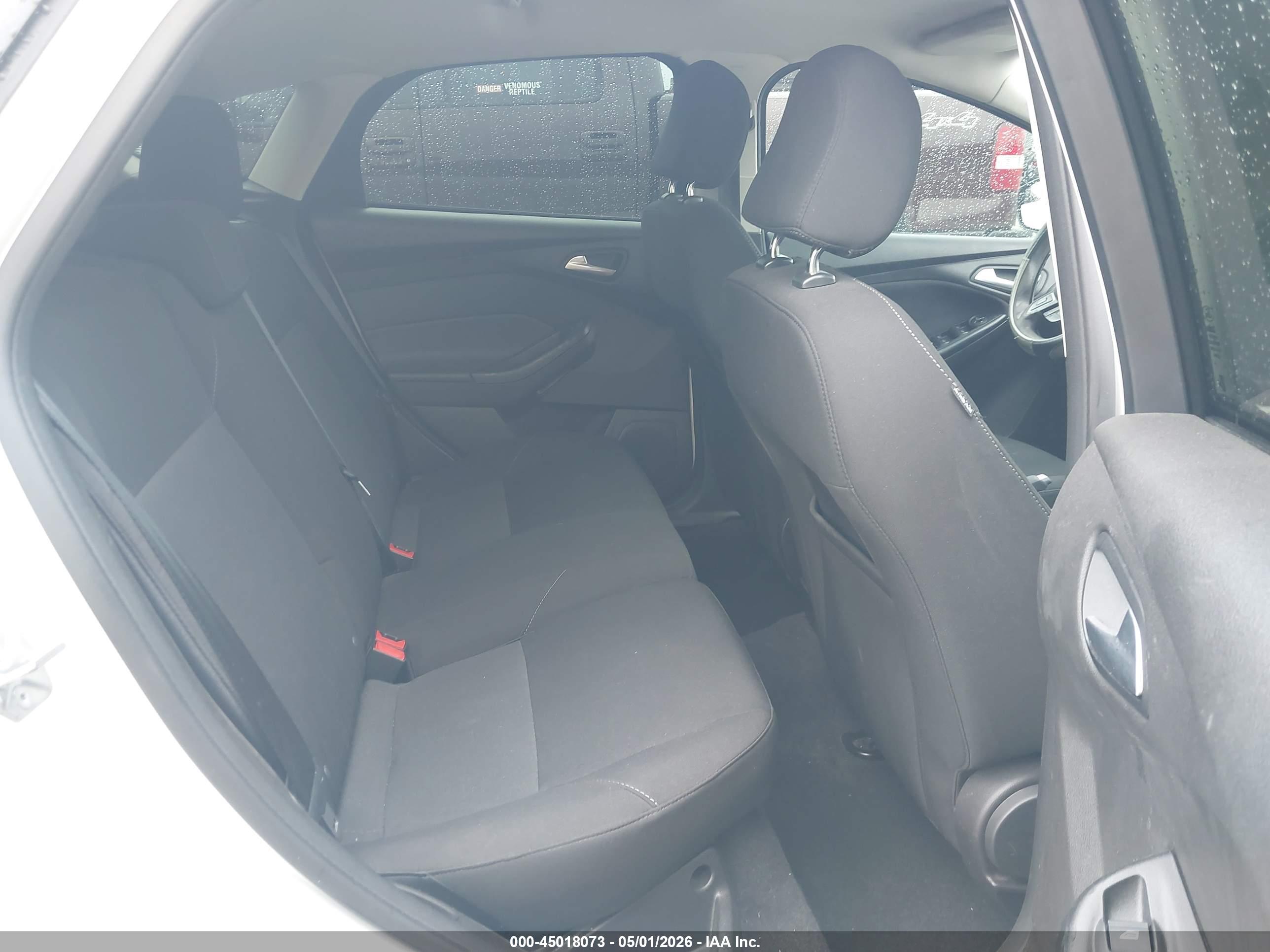 FORD FOCUS image 8