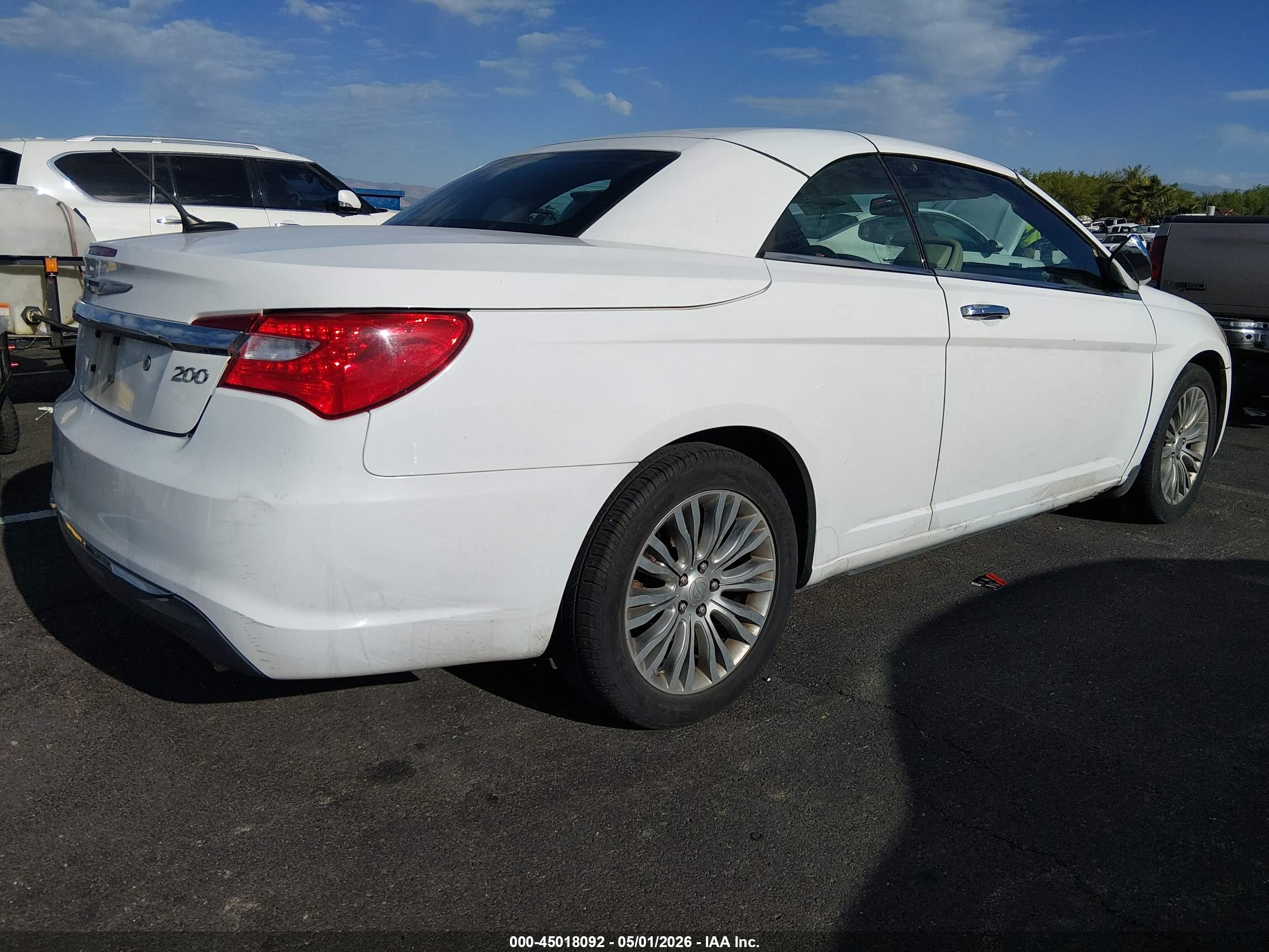 CHRYSLER 200 image 4