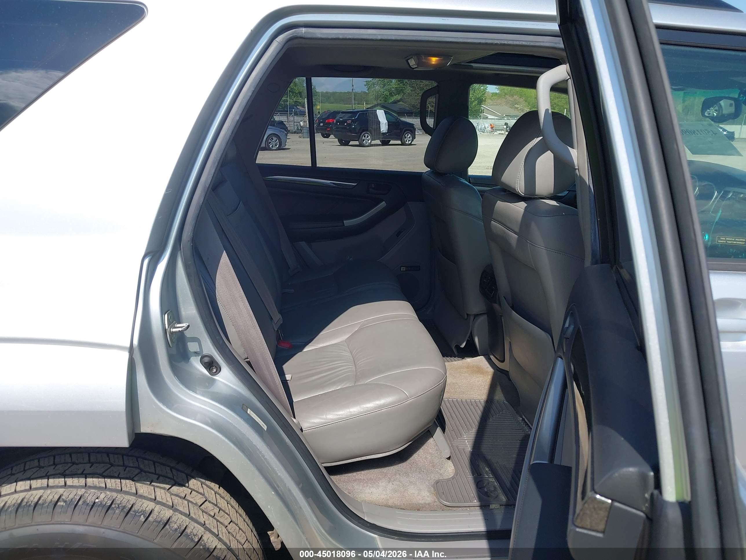 TOYOTA 4RUNNER image 8