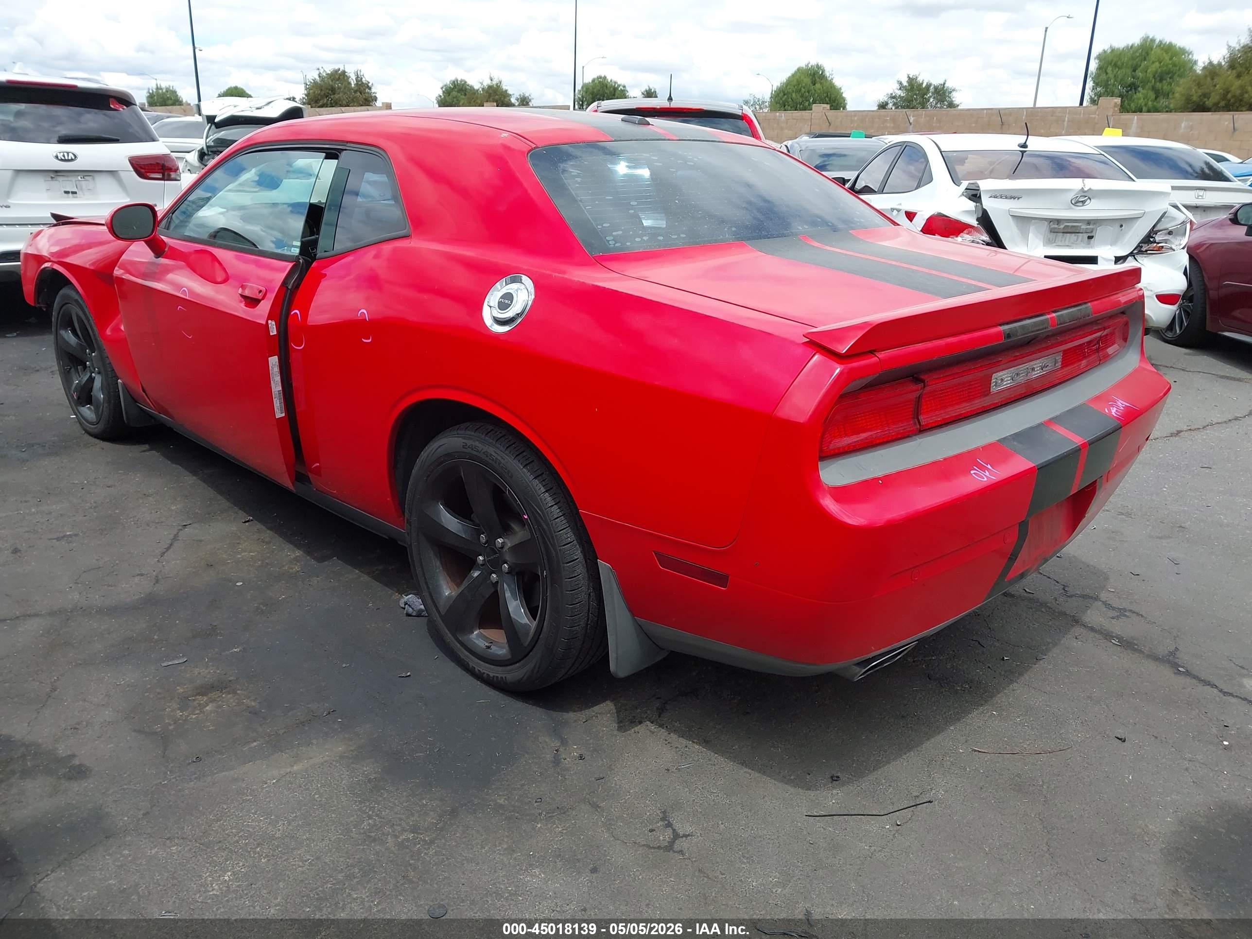 DODGE CHALLENGER image 3
