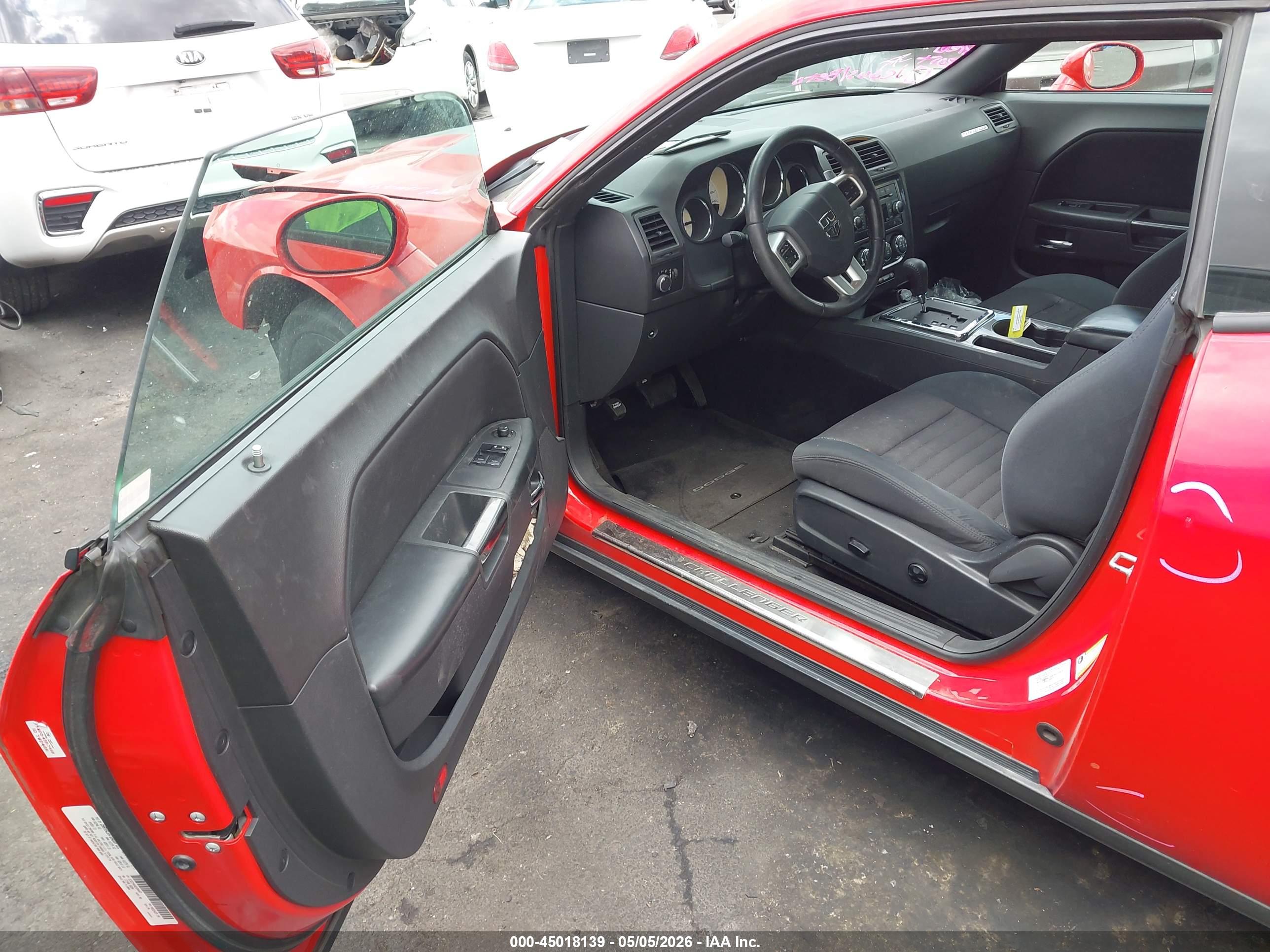 DODGE CHALLENGER image 5