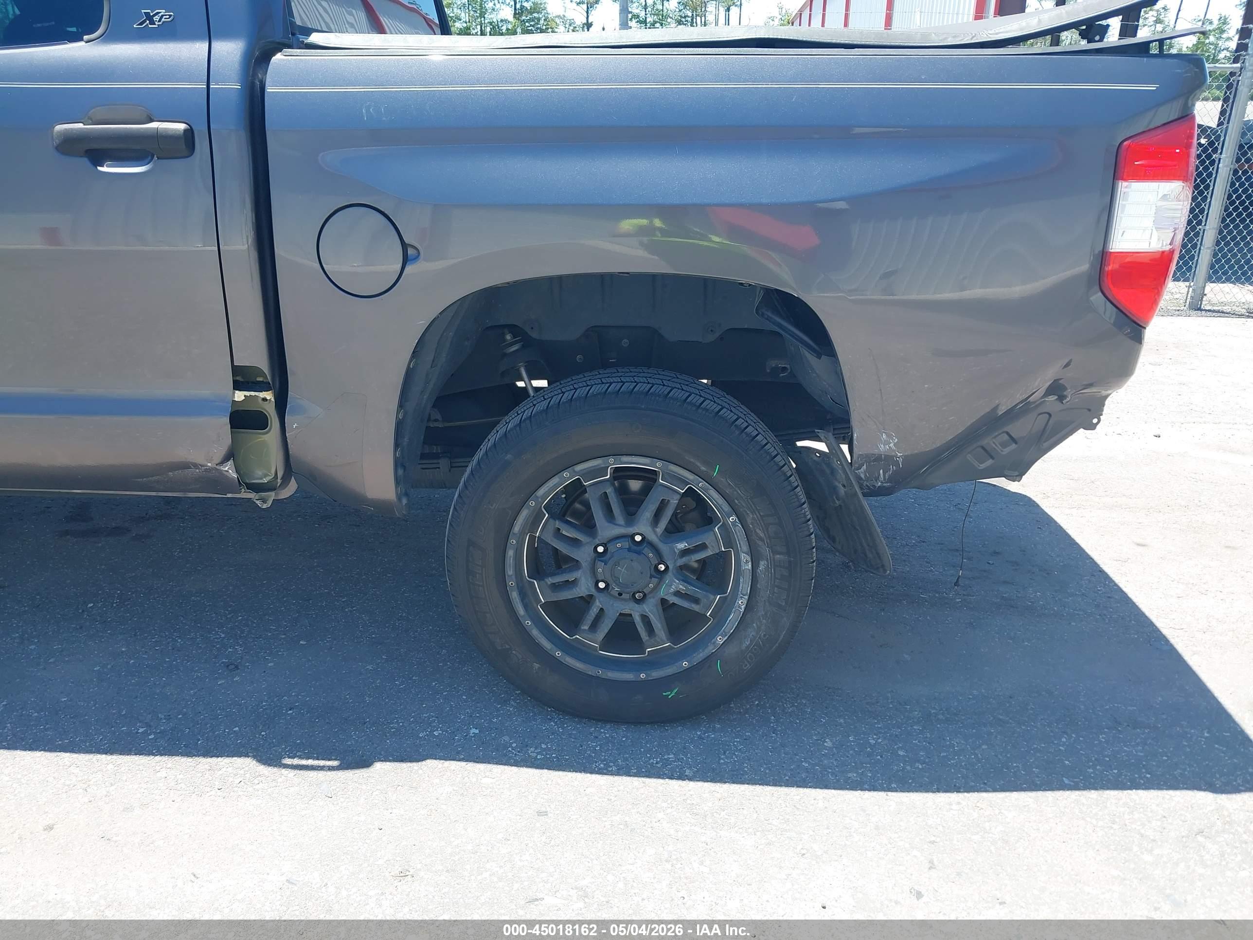 TOYOTA TUNDRA image 6