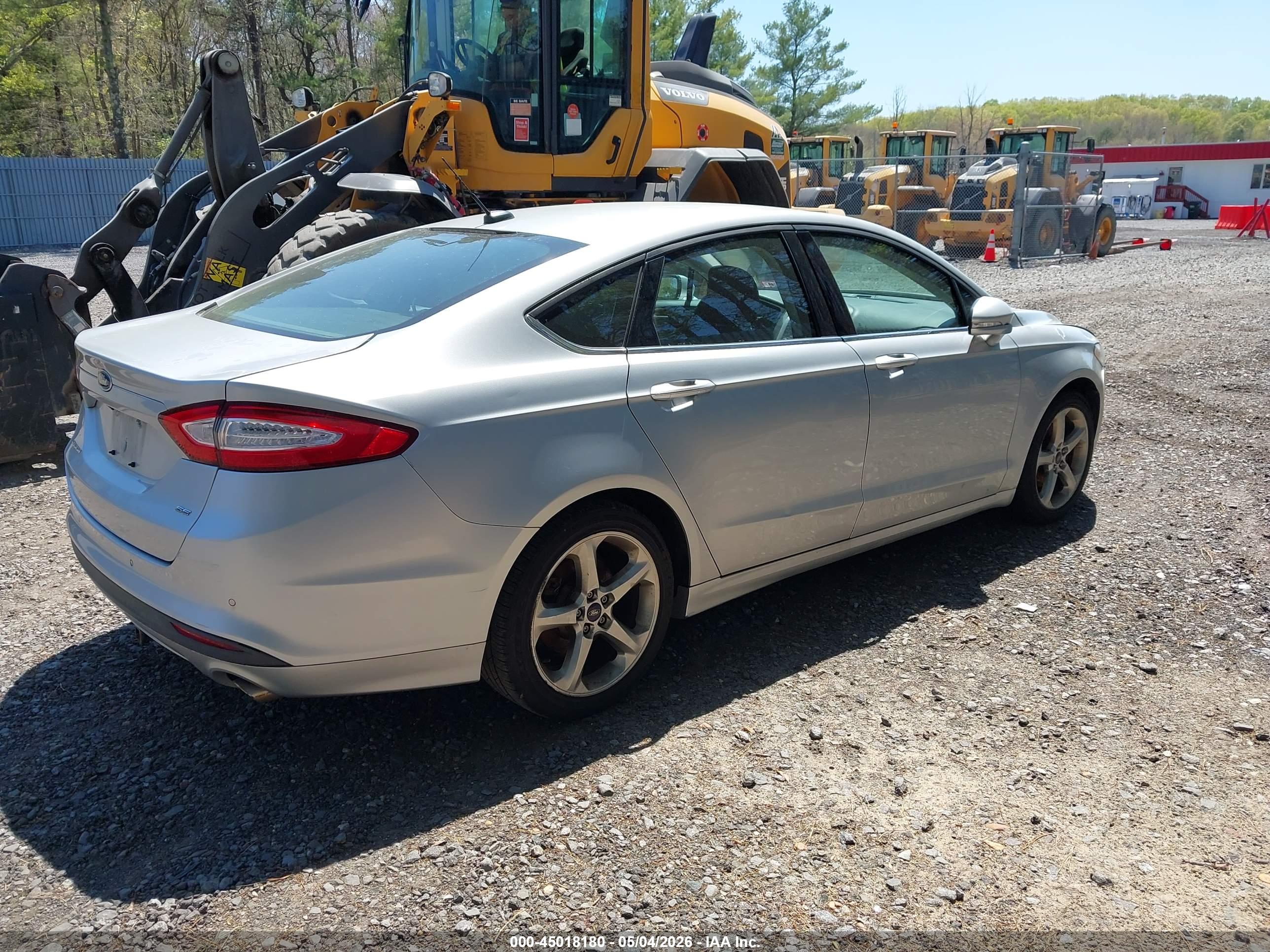 FORD FUSION image 4