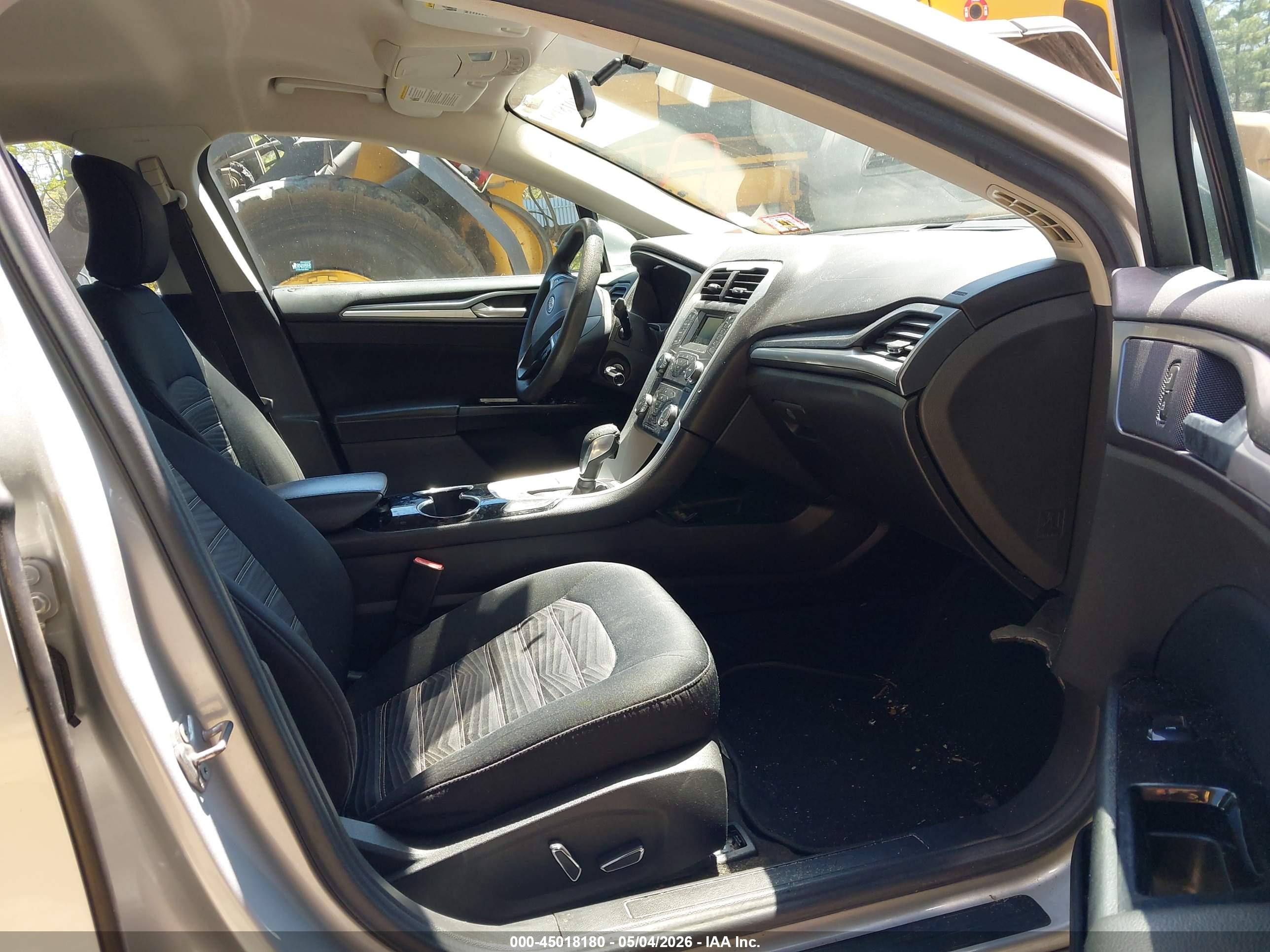 FORD FUSION image 5