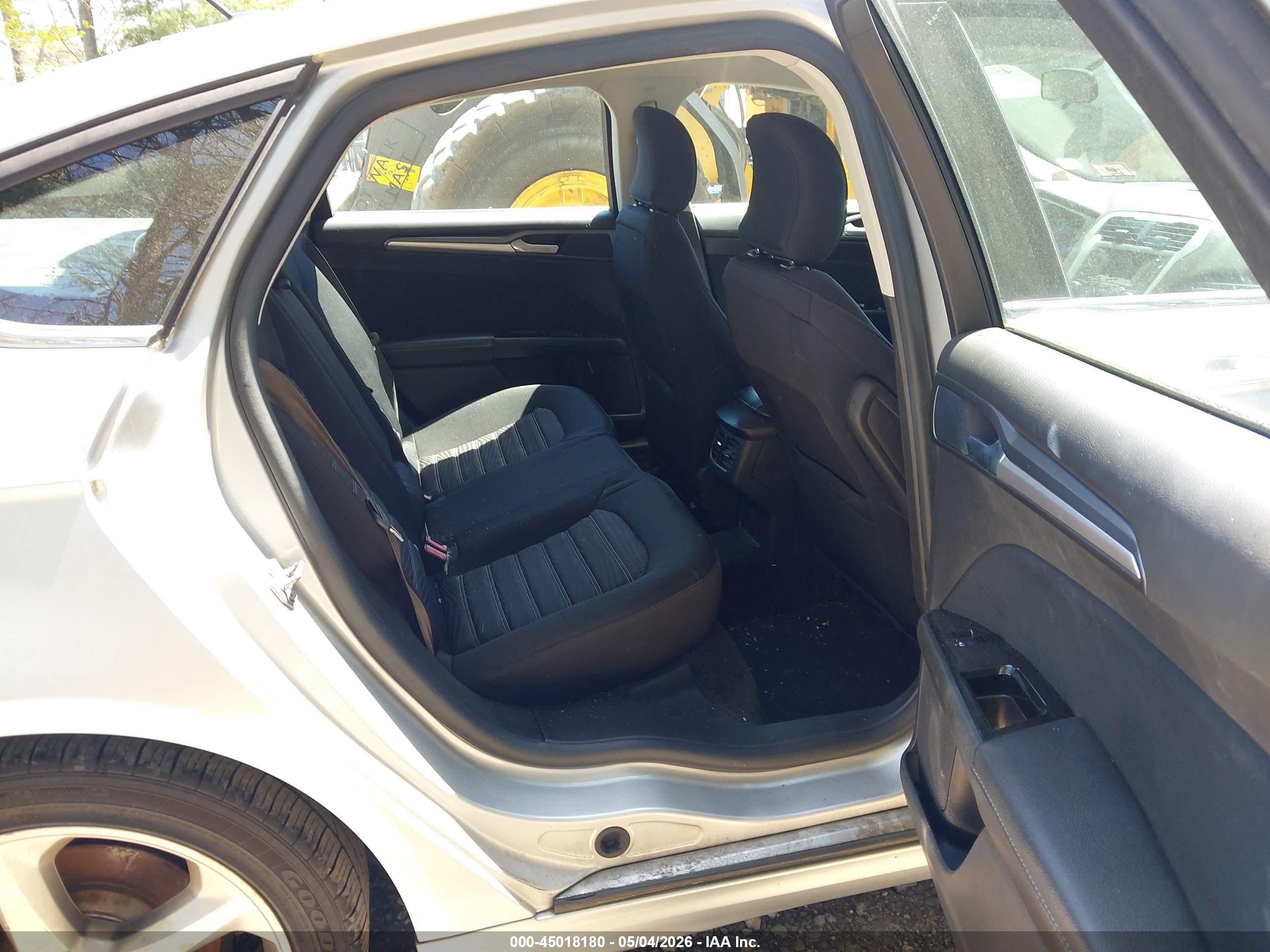 FORD FUSION image 8
