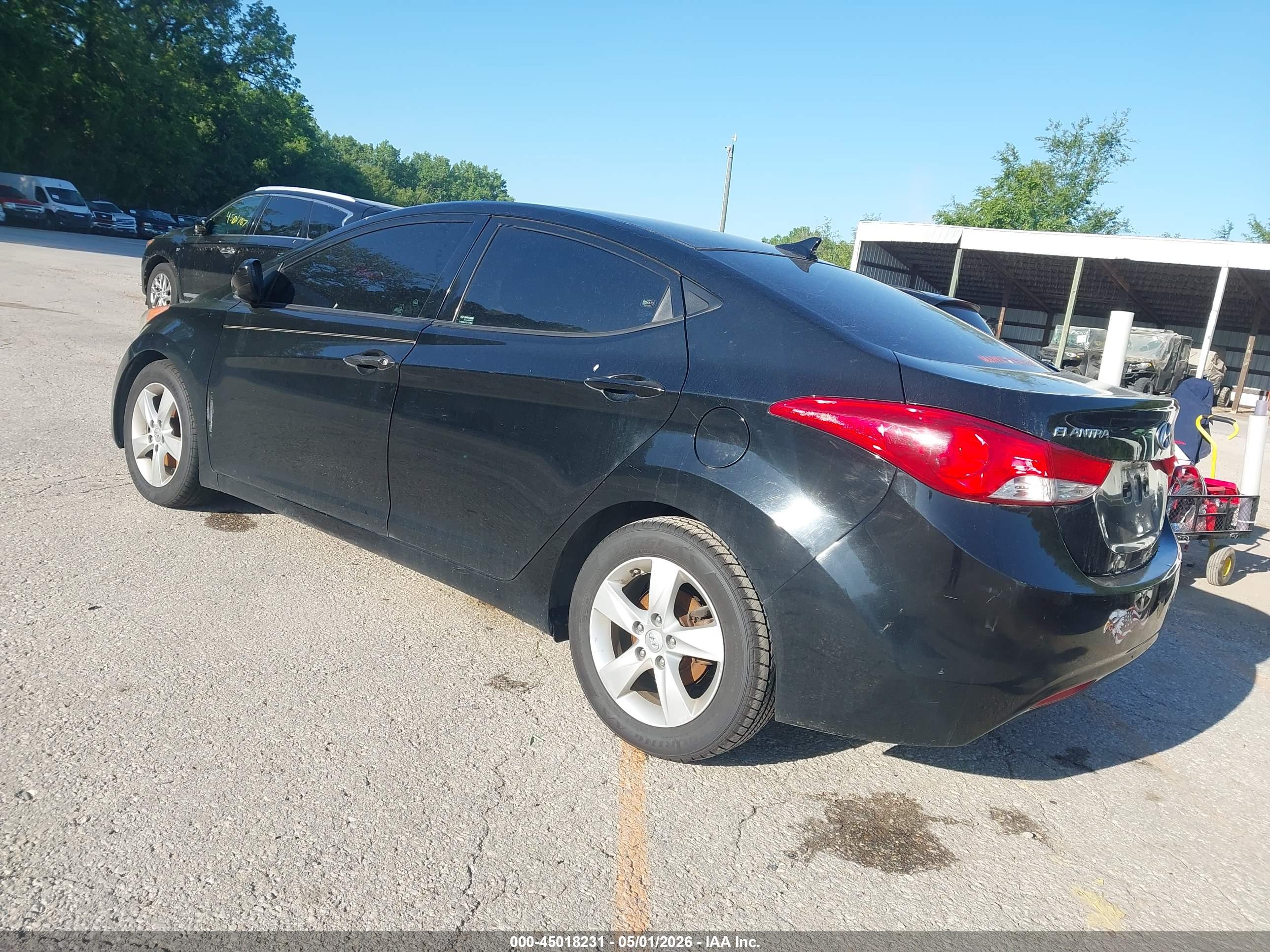 HYUNDAI ELANTRA image 3
