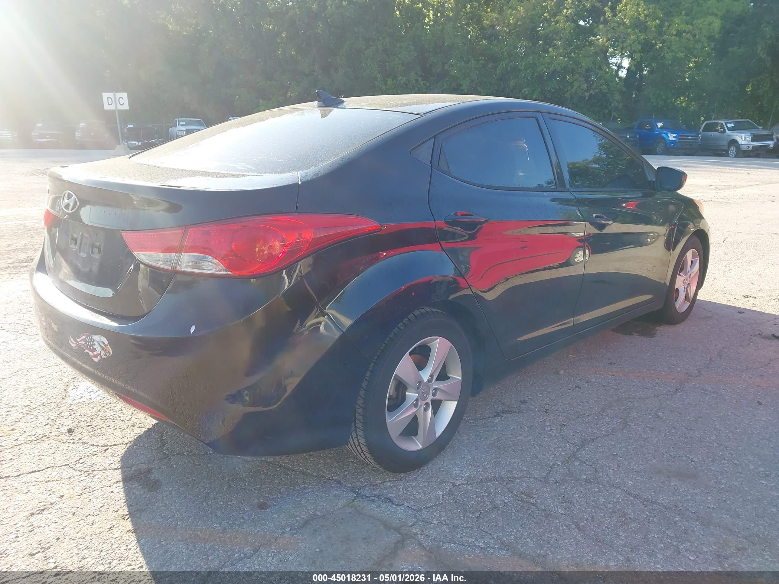 HYUNDAI ELANTRA image 4