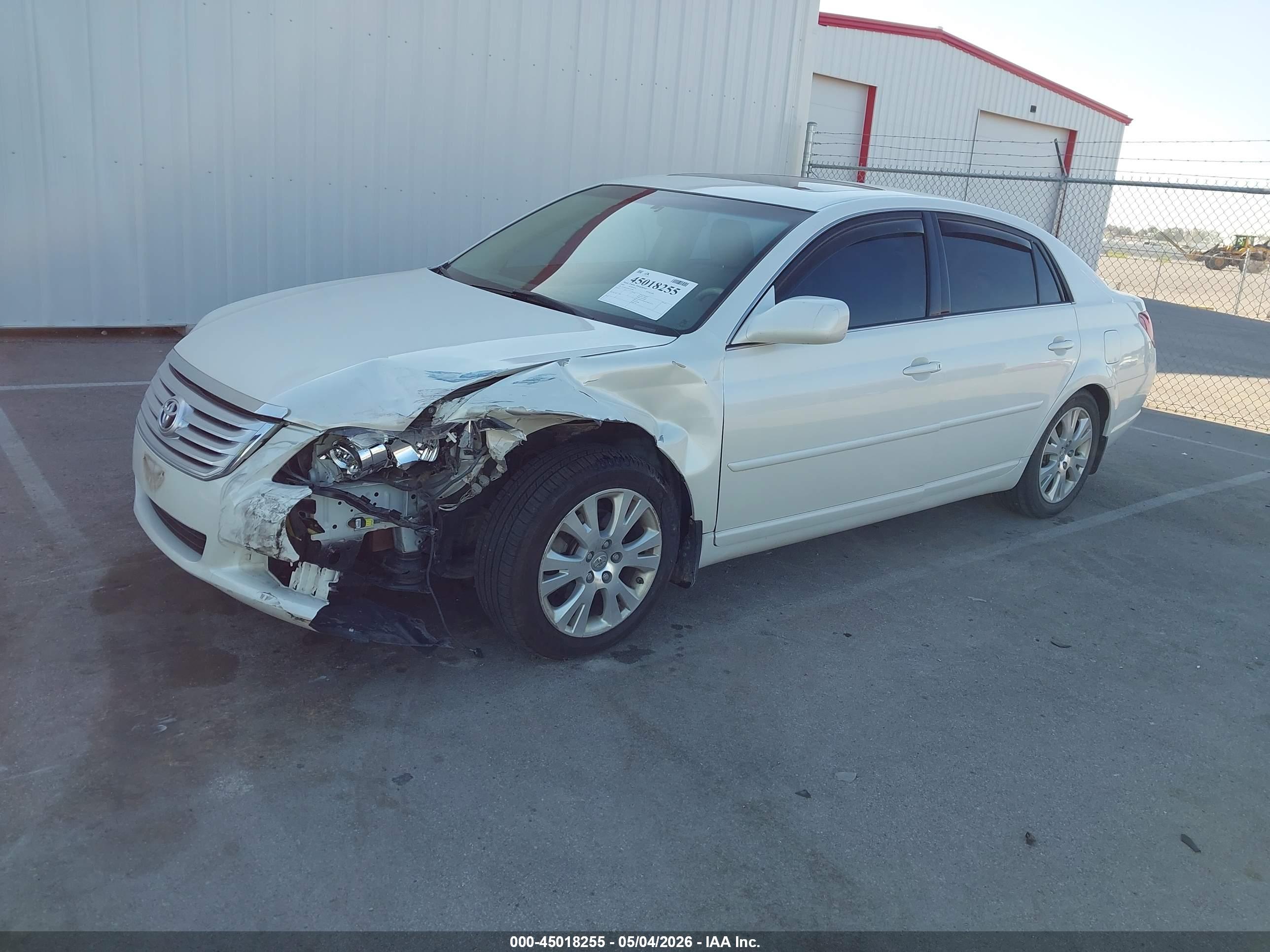 TOYOTA AVALON image 2