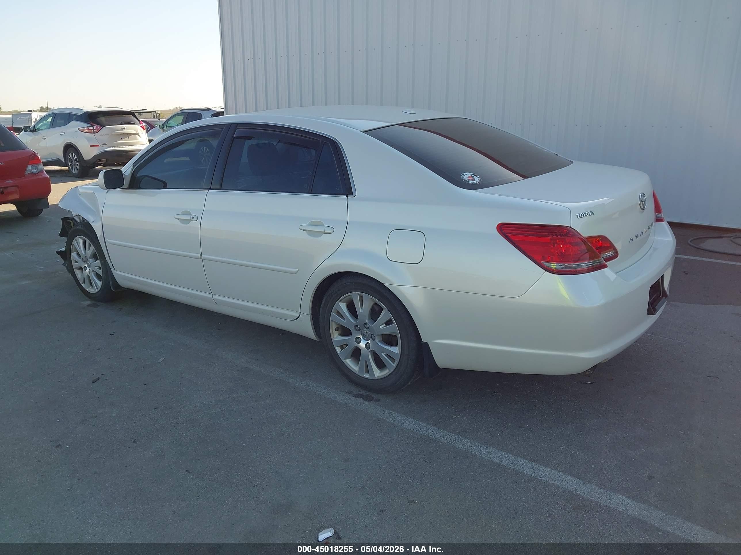 TOYOTA AVALON image 3