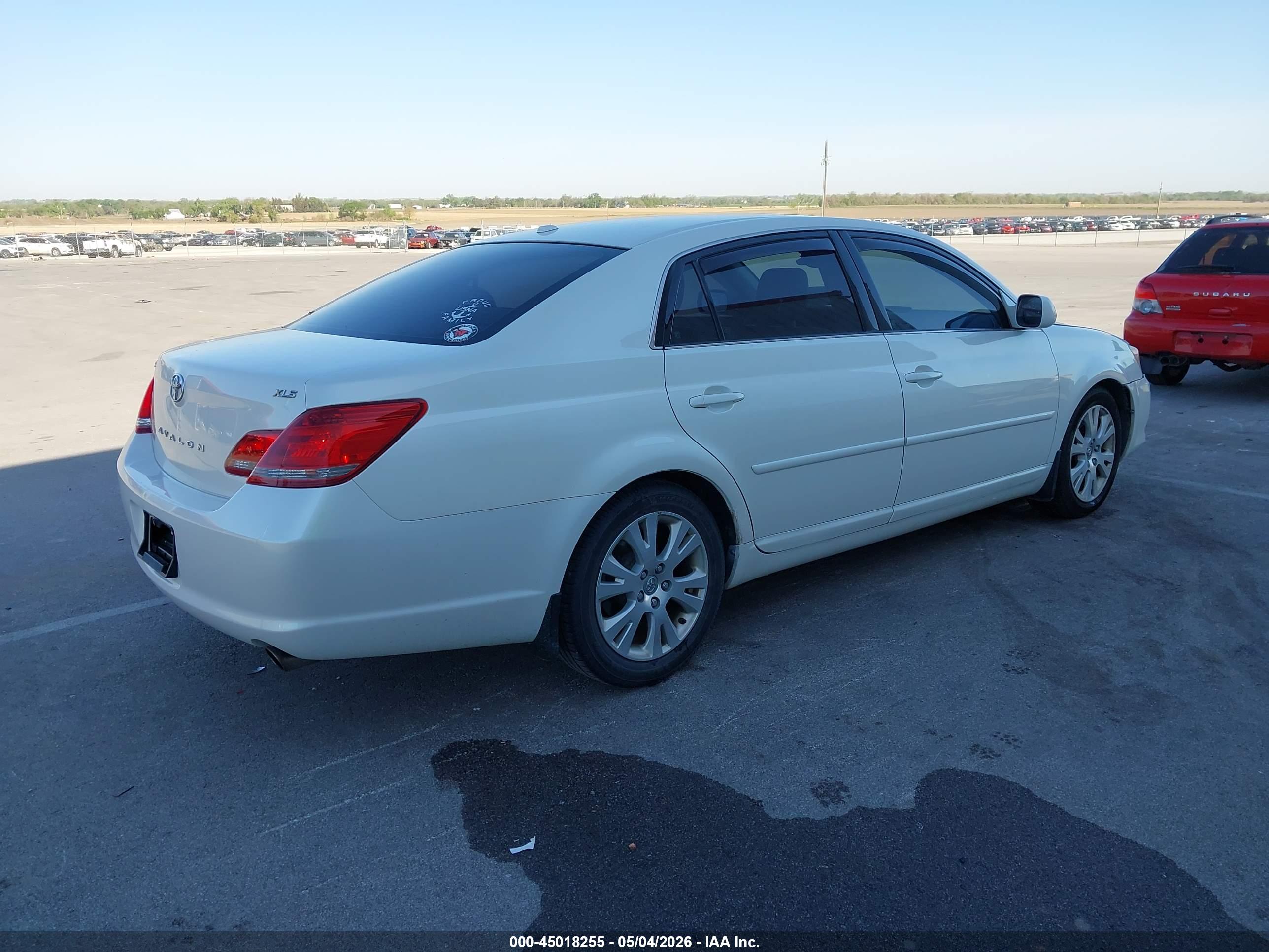 TOYOTA AVALON image 4