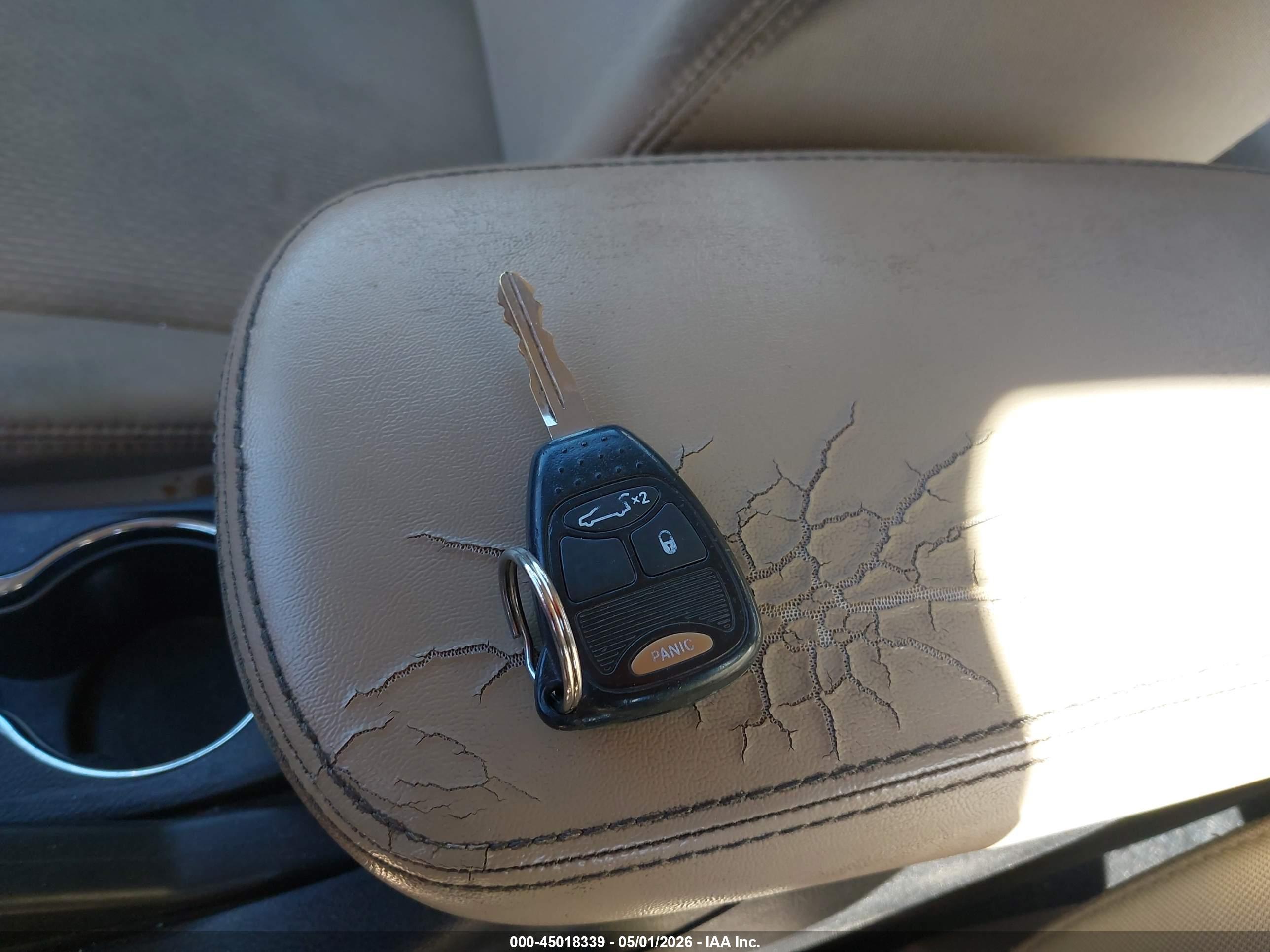 CHRYSLER 200 image 11