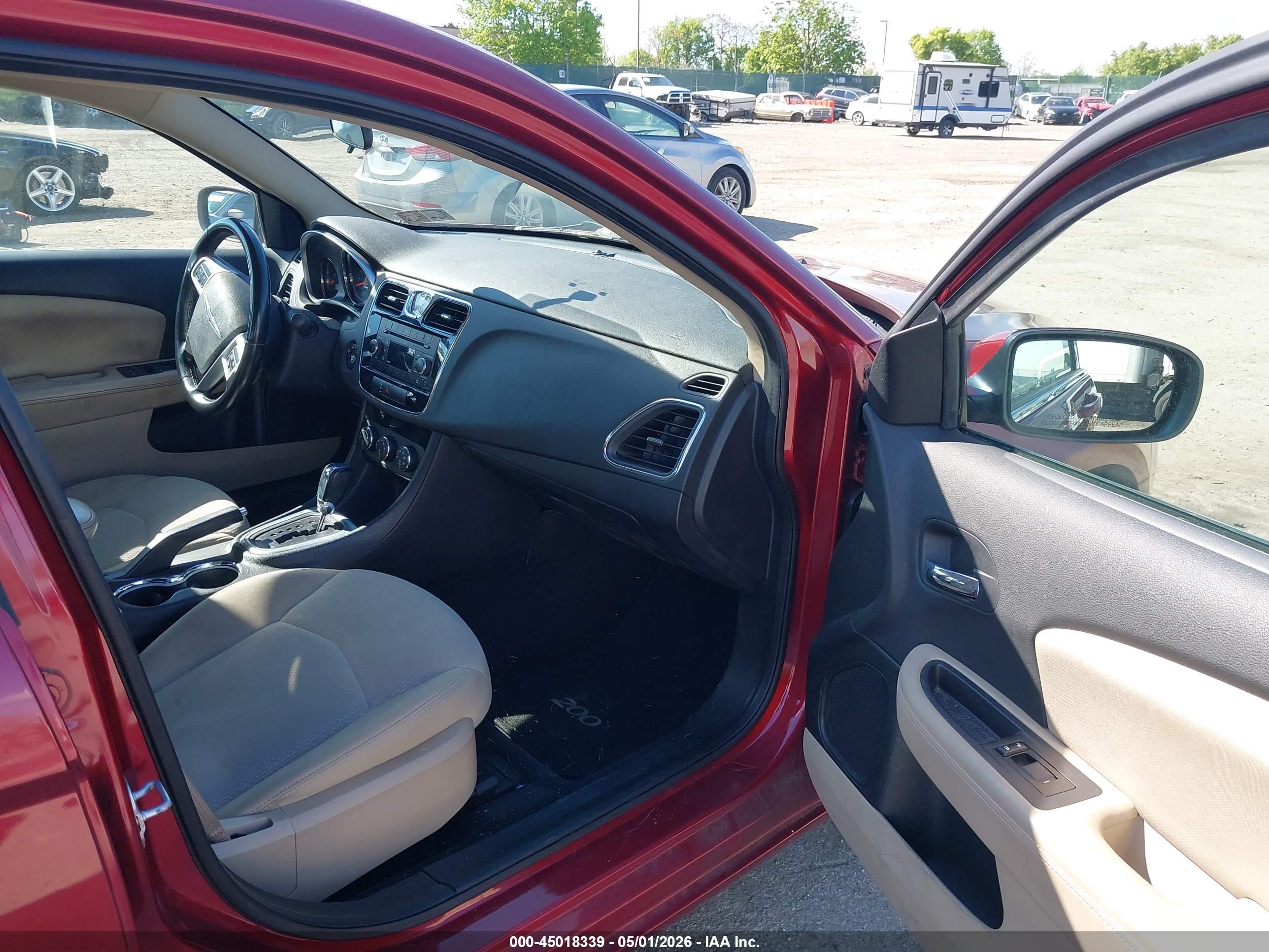 CHRYSLER 200 image 5