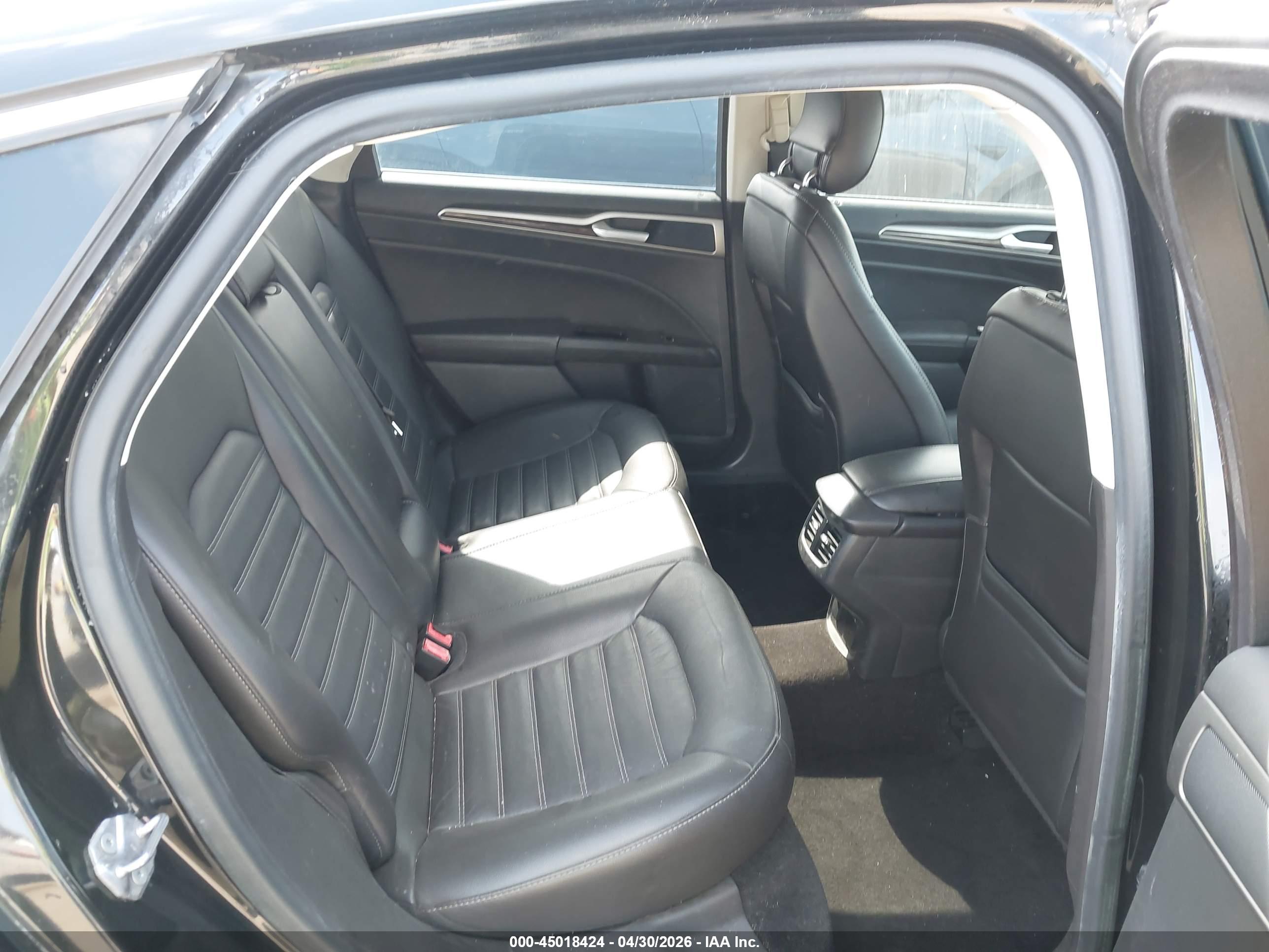 FORD FUSION image 8