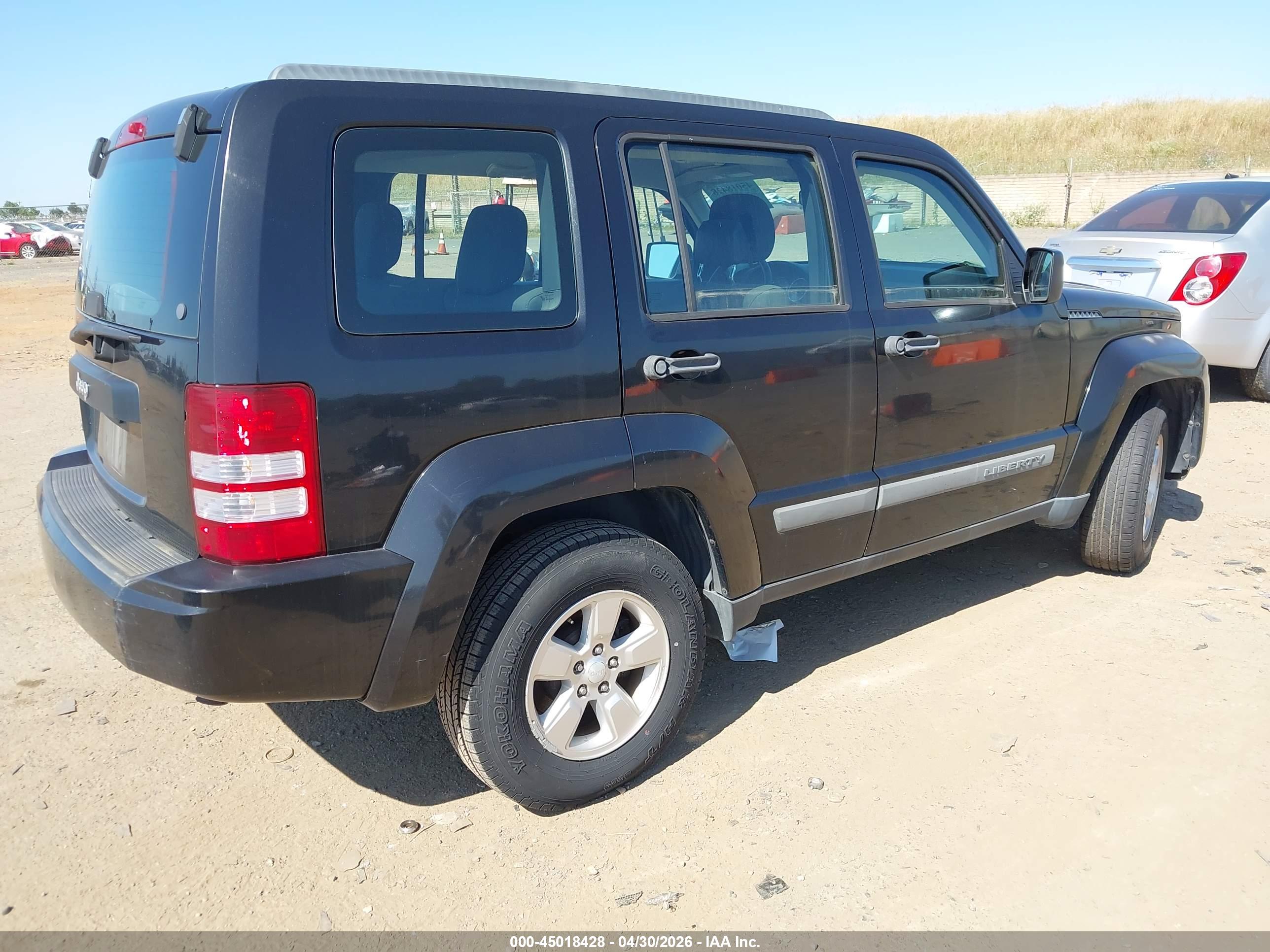 JEEP LIBERTY image 4