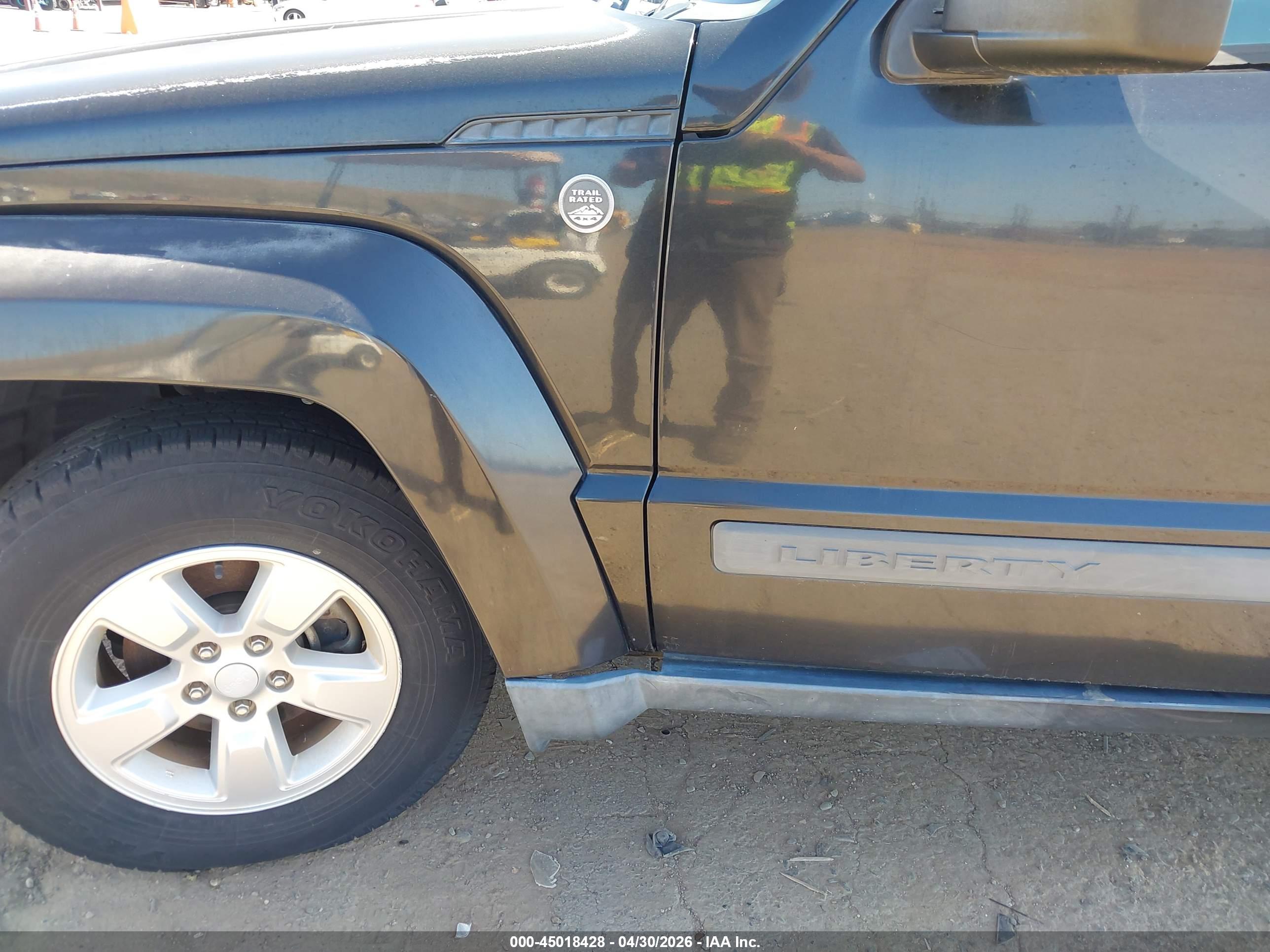 JEEP LIBERTY image 6