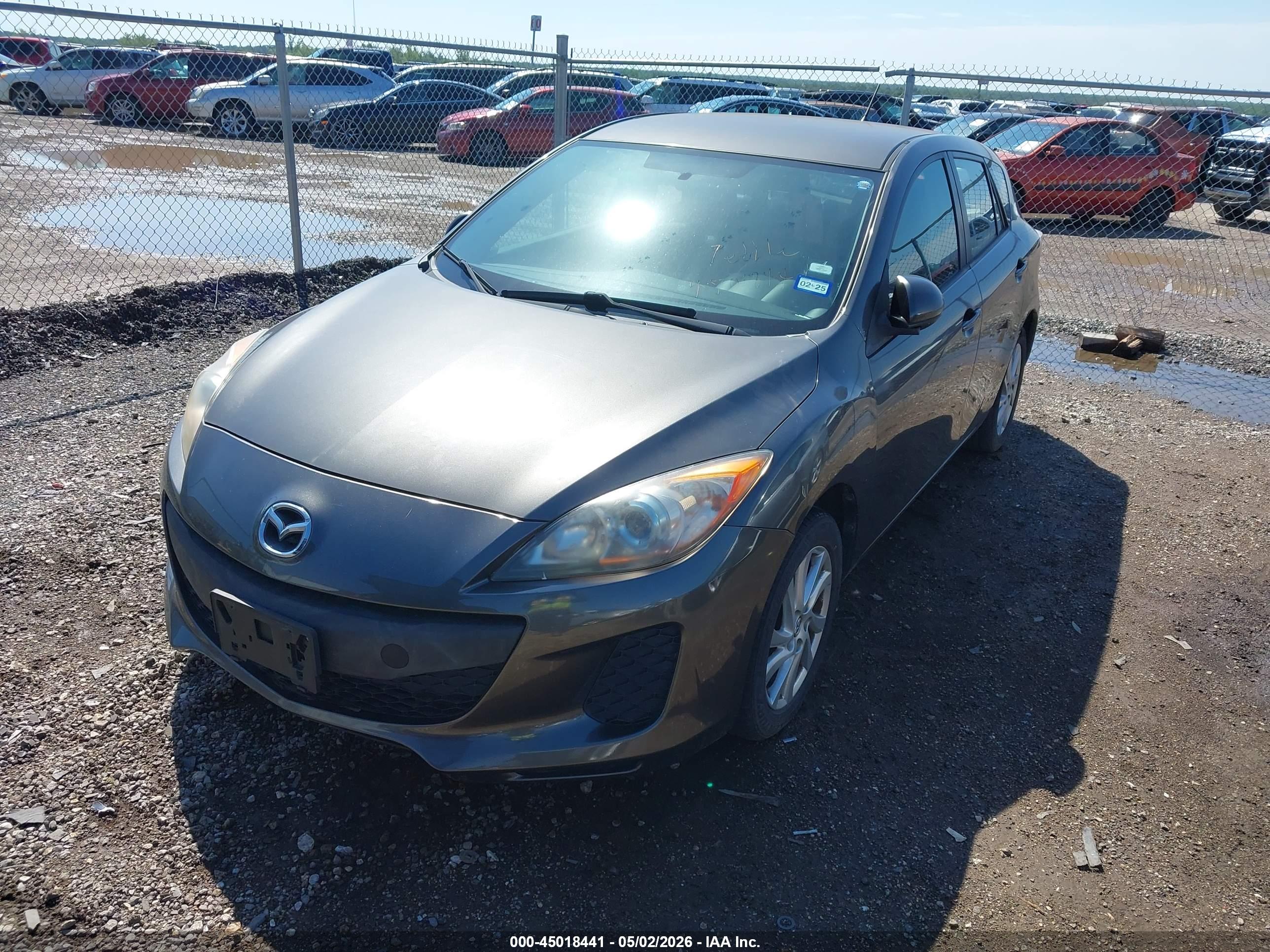 MAZDA MAZDA3 image 2
