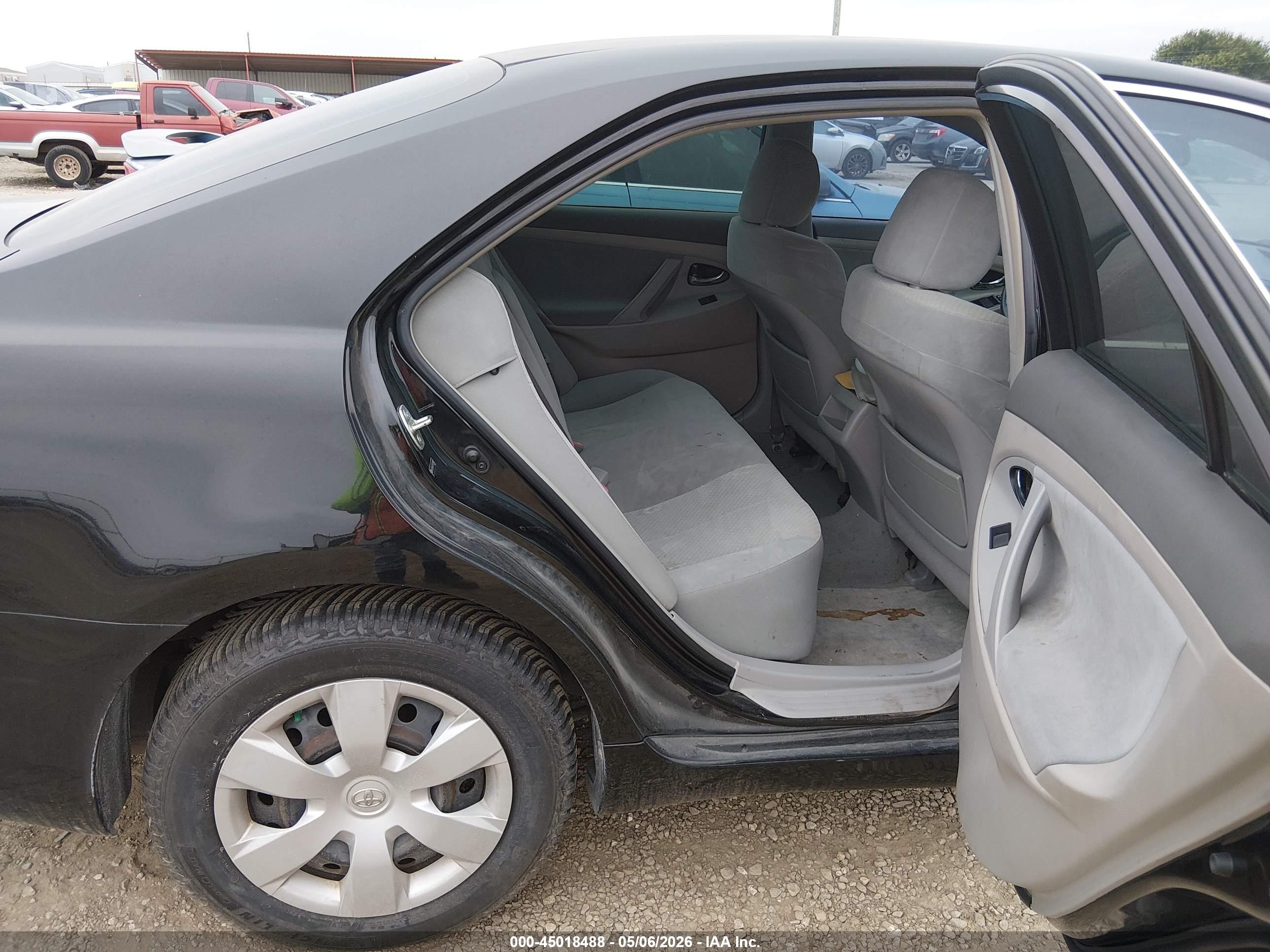TOYOTA CAMRY image 8