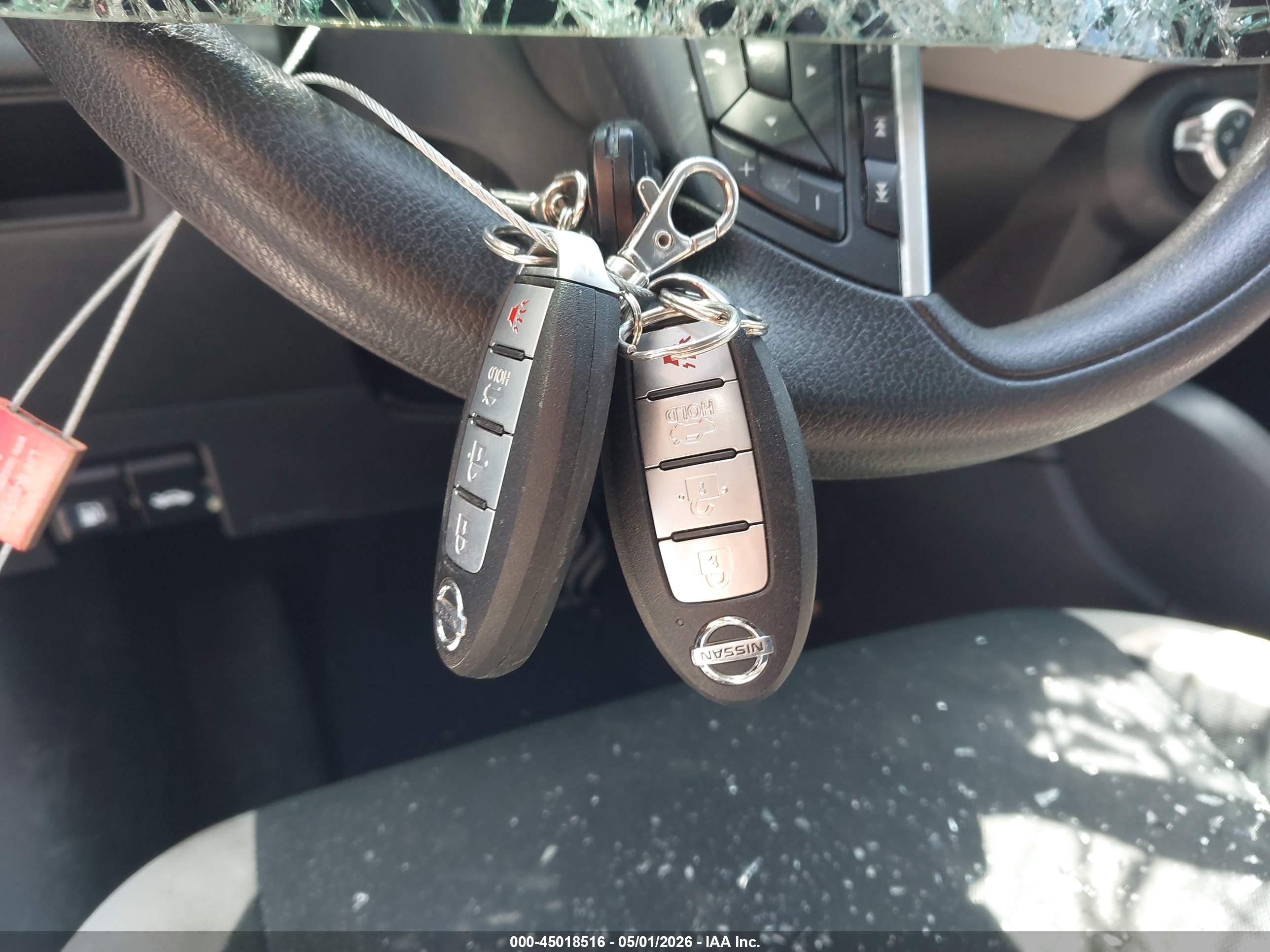 NISSAN VERSA image 11