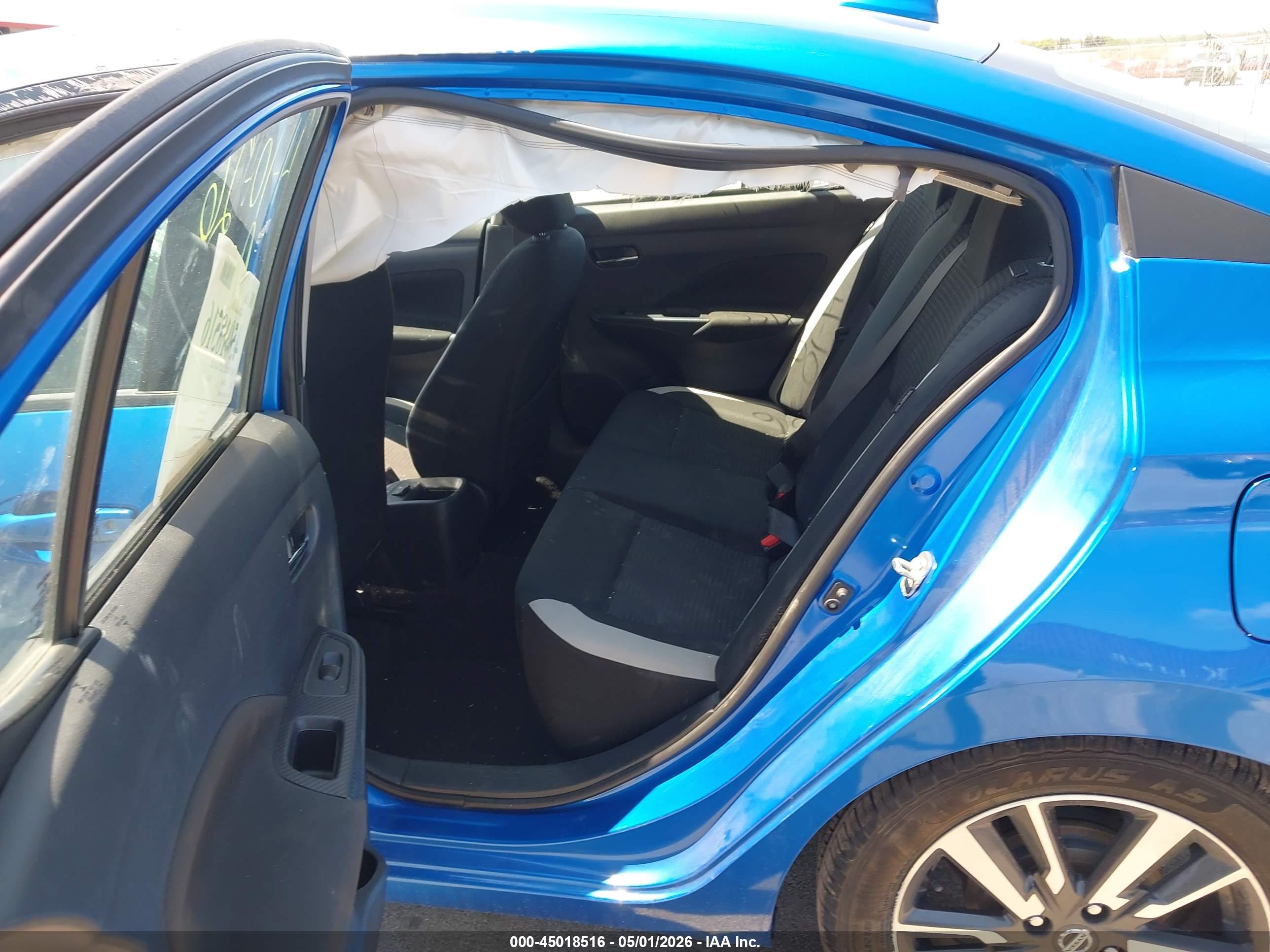 NISSAN VERSA image 8