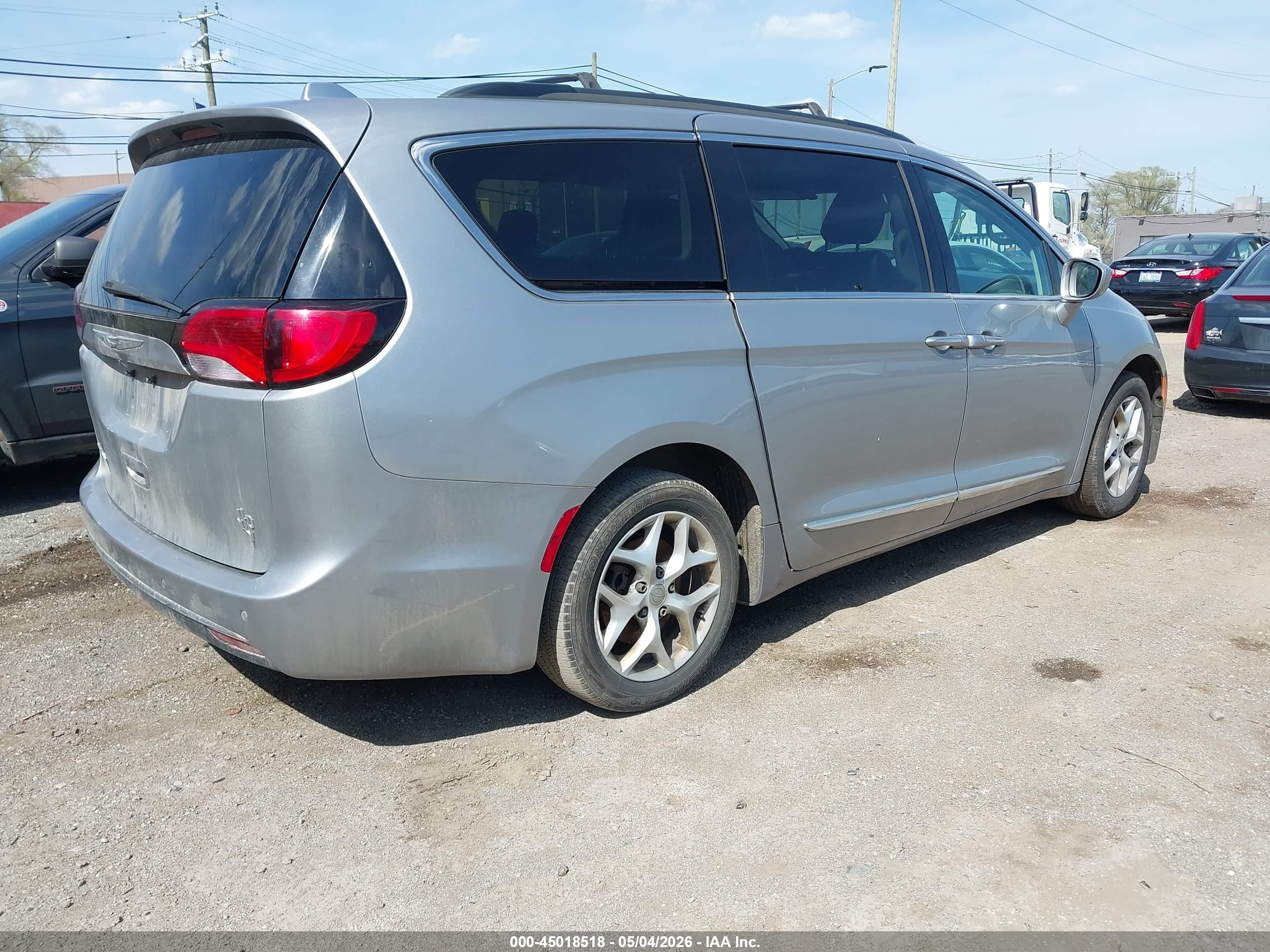 CHRYSLER PACIFICA image 4