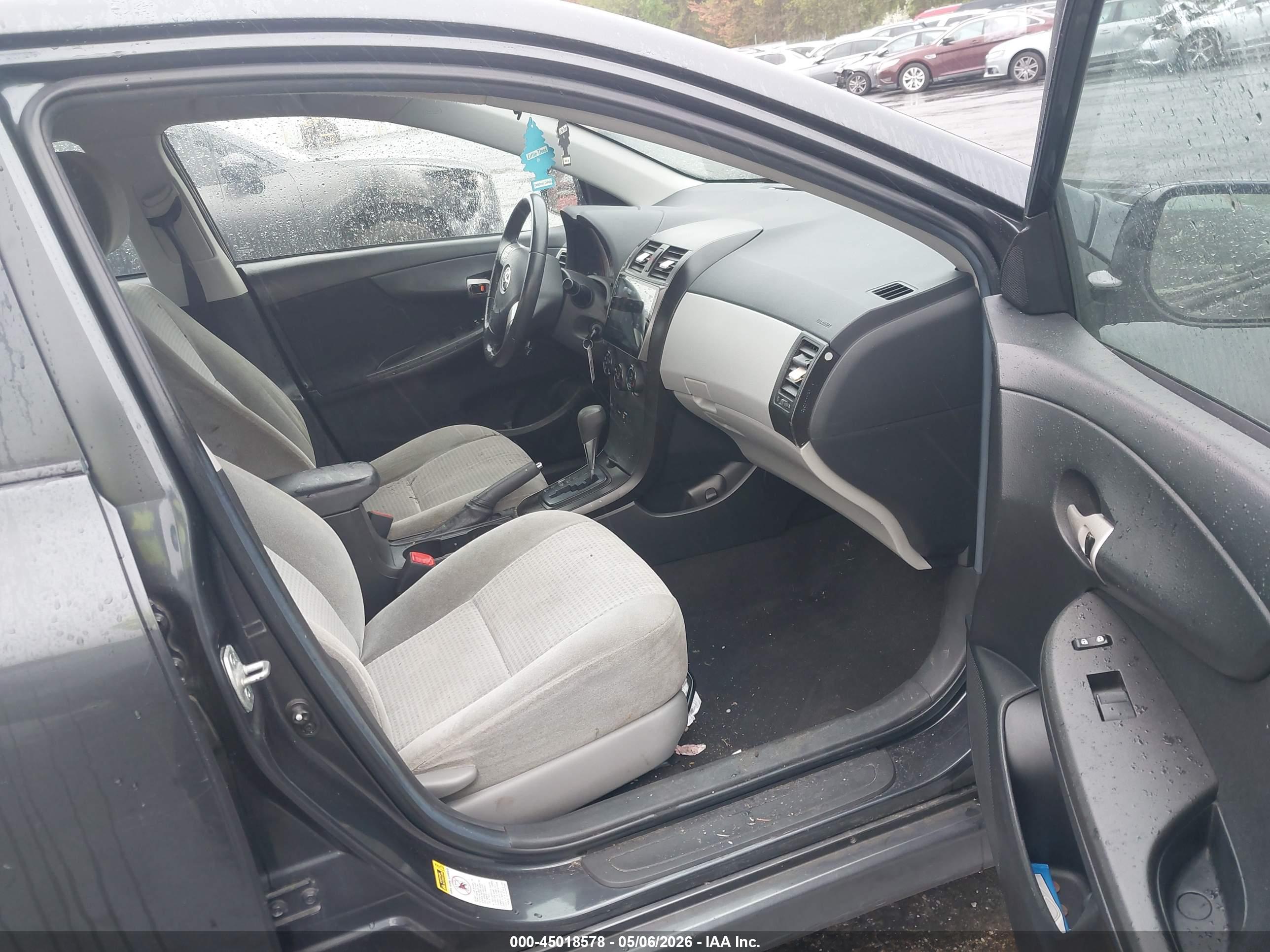 TOYOTA COROLLA image 5