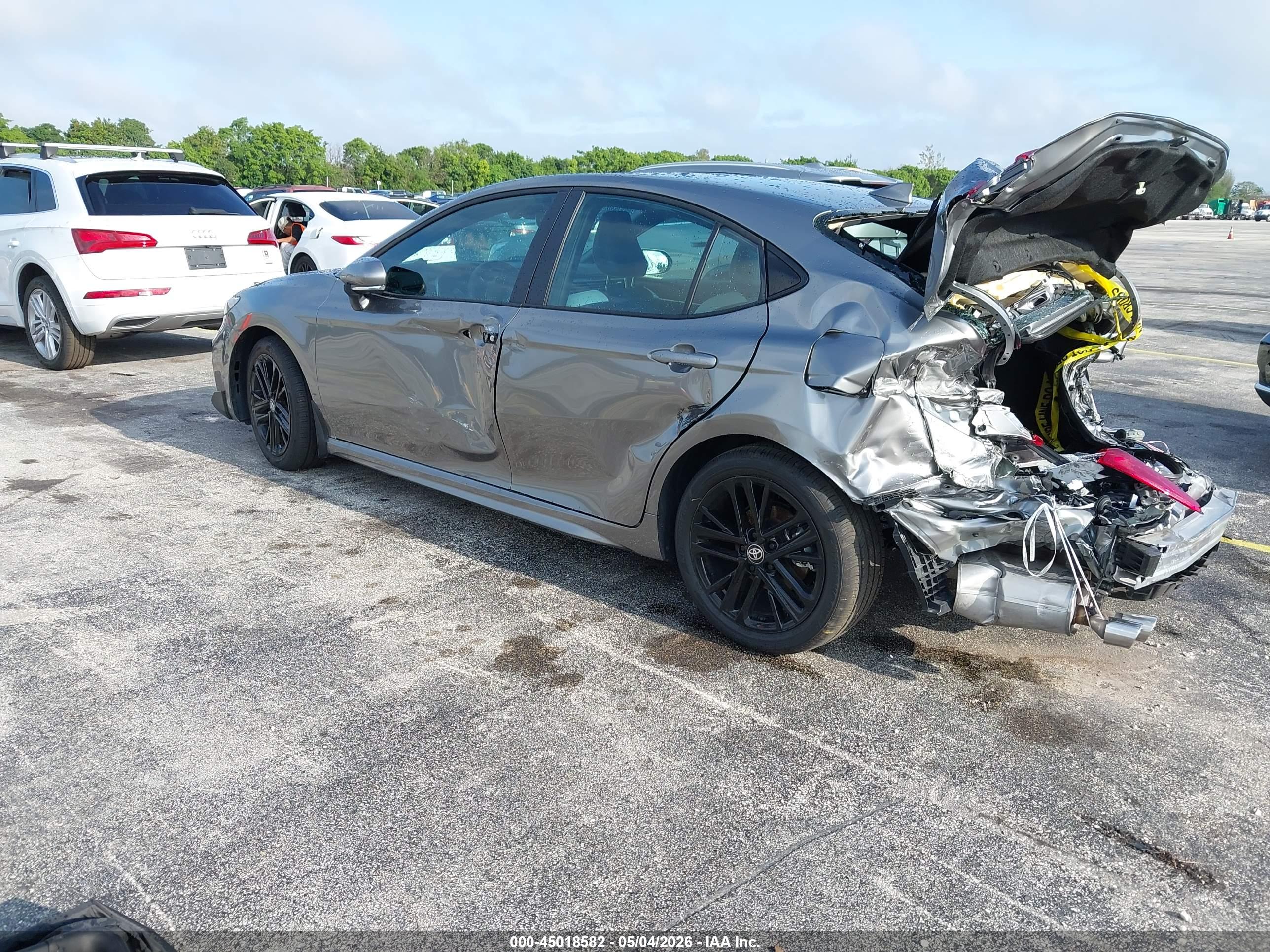 TOYOTA CAMRY image 3