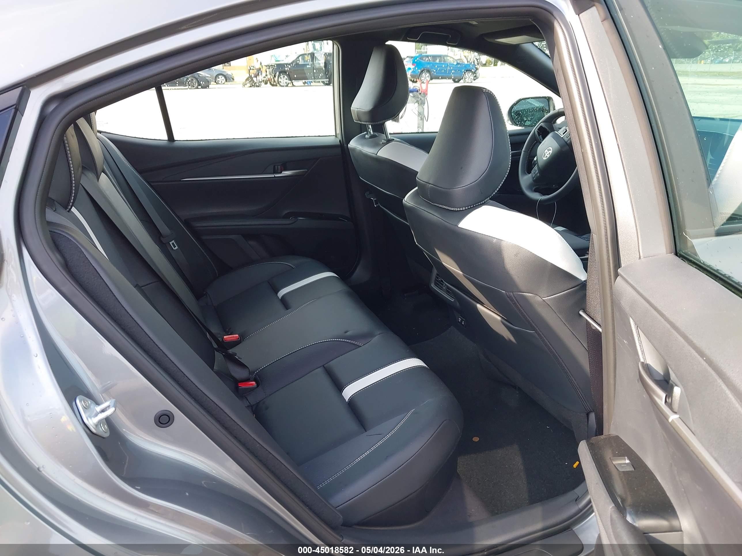 TOYOTA CAMRY image 8