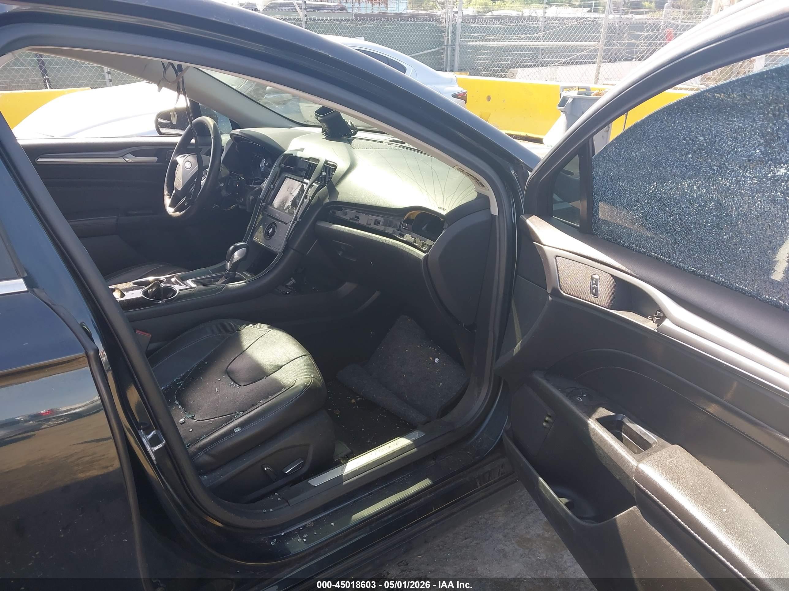FORD FUSION image 5