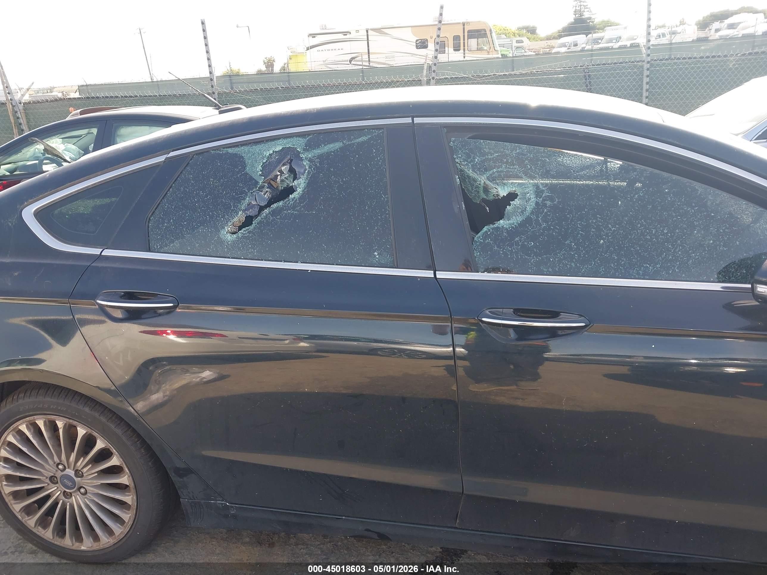 FORD FUSION image 6