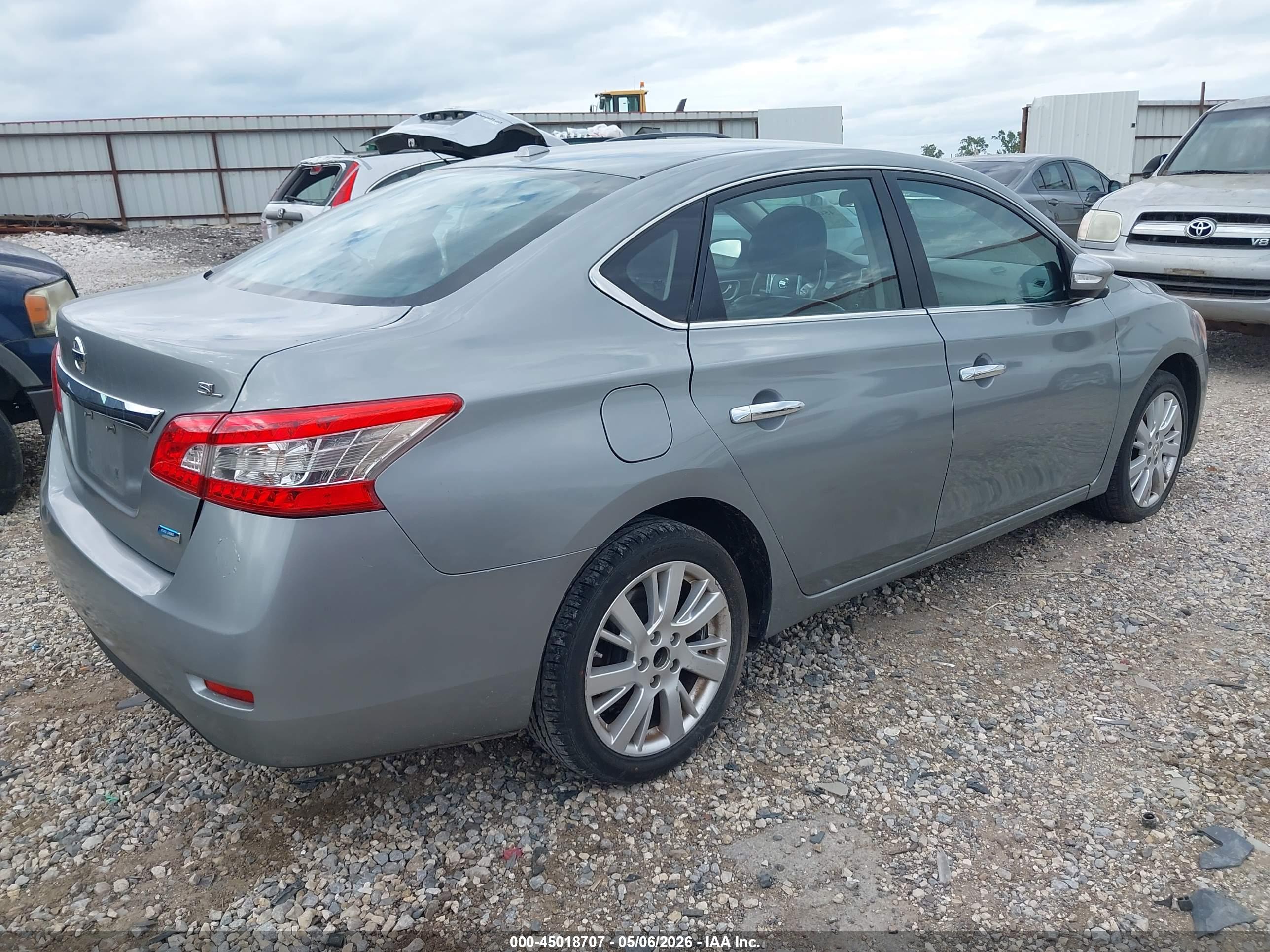 NISSAN SENTRA image 4