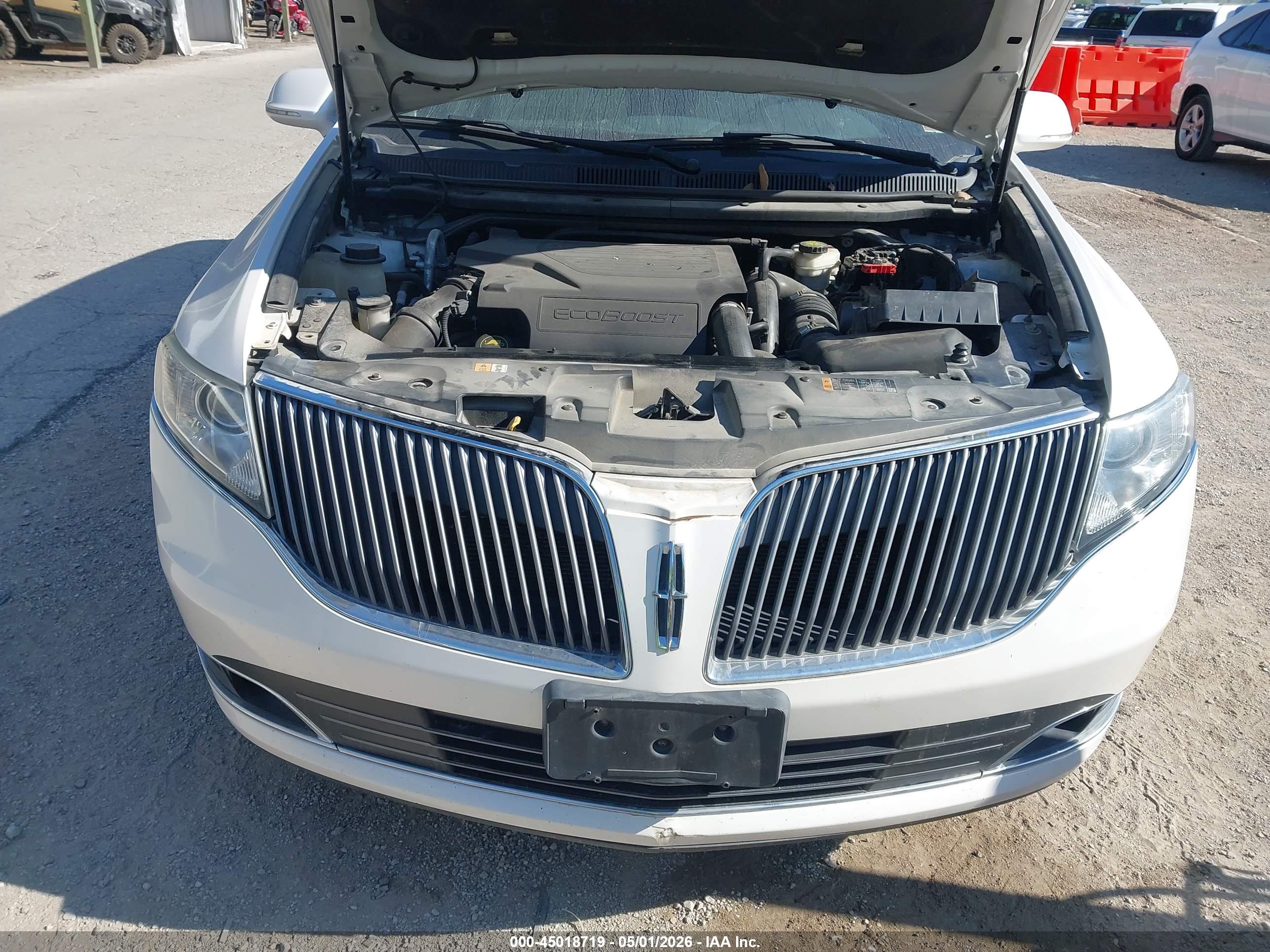 LINCOLN MKT image 10