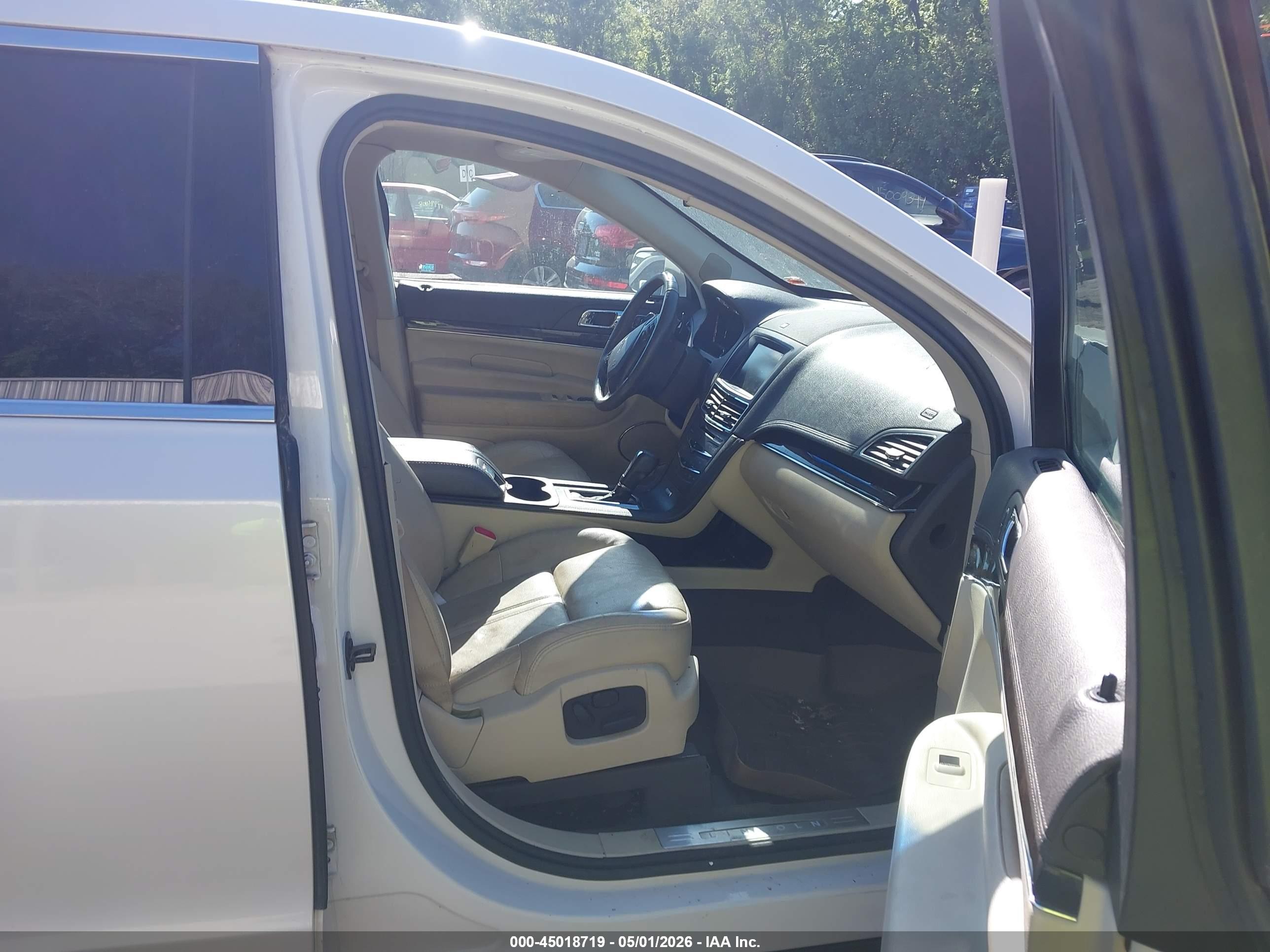 LINCOLN MKT image 5