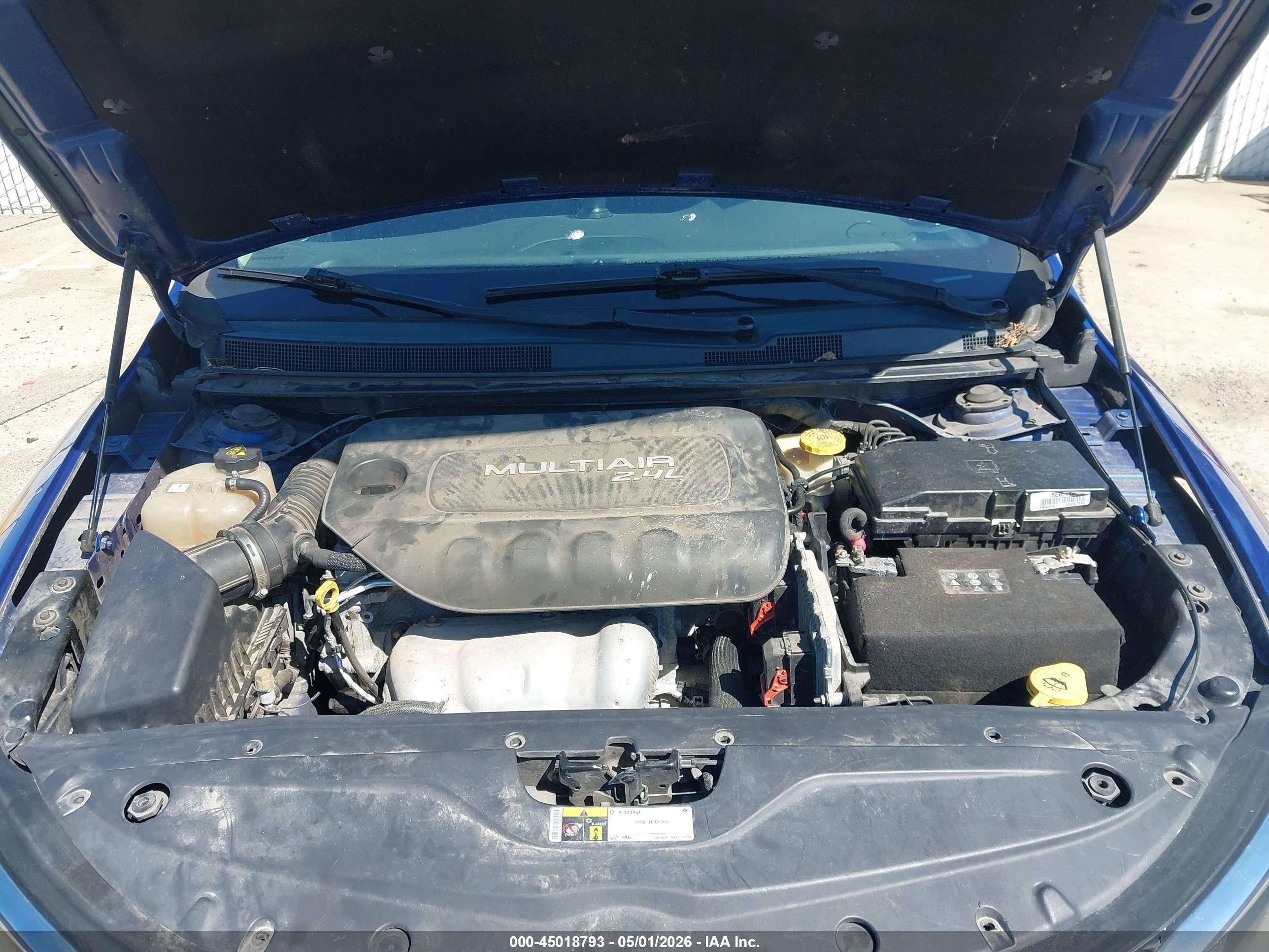CHRYSLER 200 image 10
